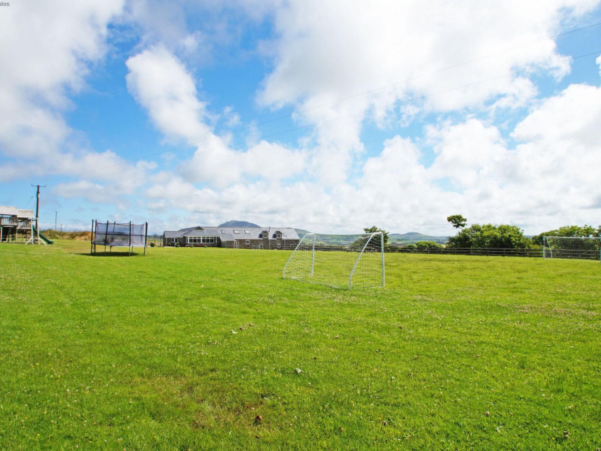 Photo 148 - 10 bedroom House in Pwllheli with garden and sea view