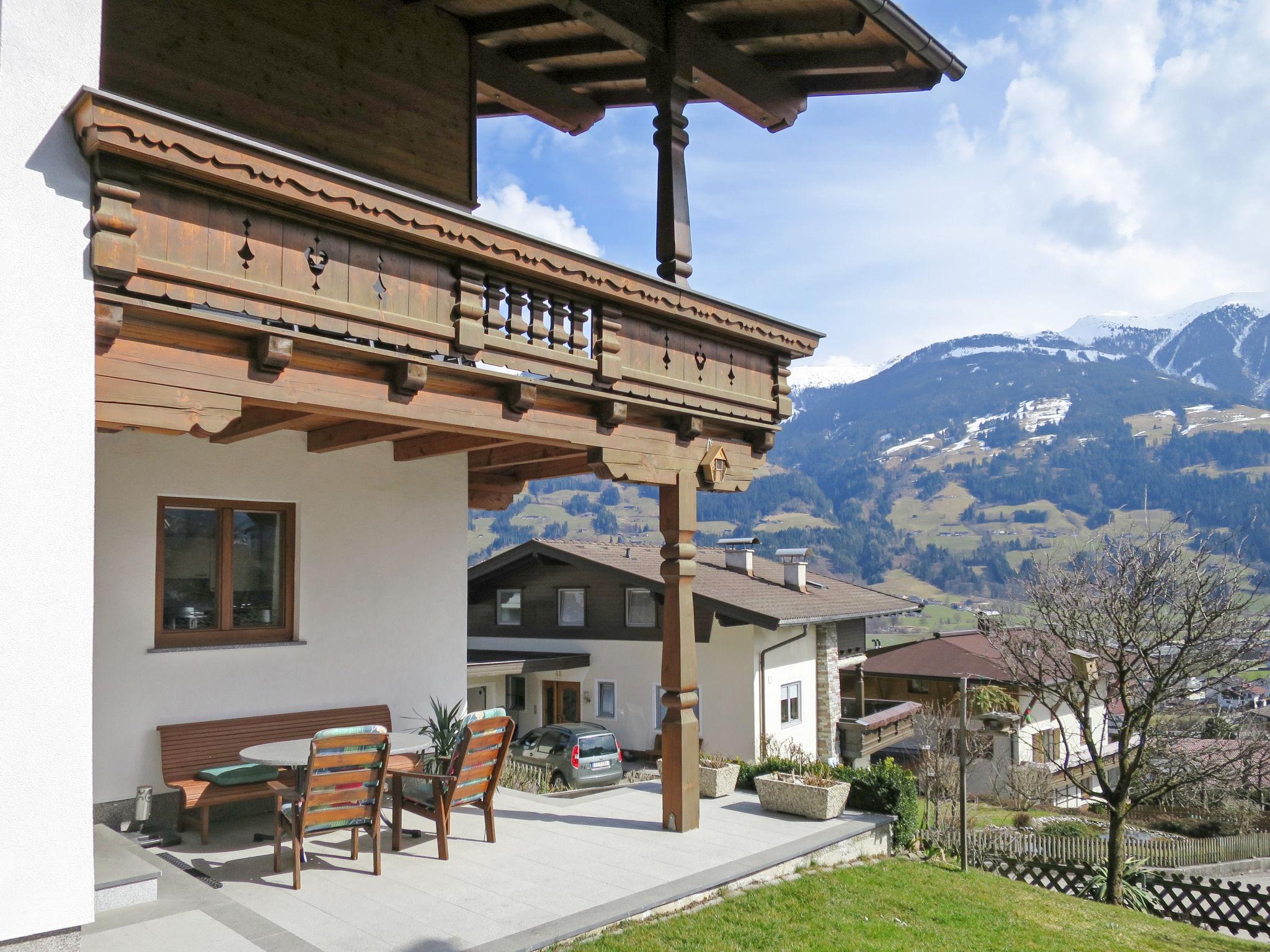 Photo 1 - Appartement de 2 chambres à Fügen avec terrasse et vues sur la montagne