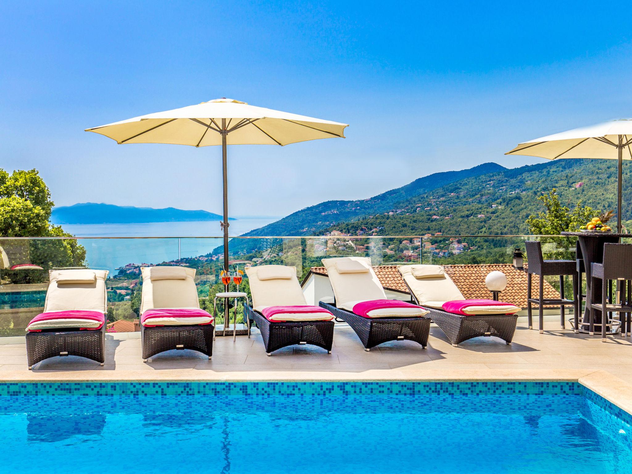 Photo 2 - Maison de 7 chambres à Opatija avec piscine privée et vues à la mer