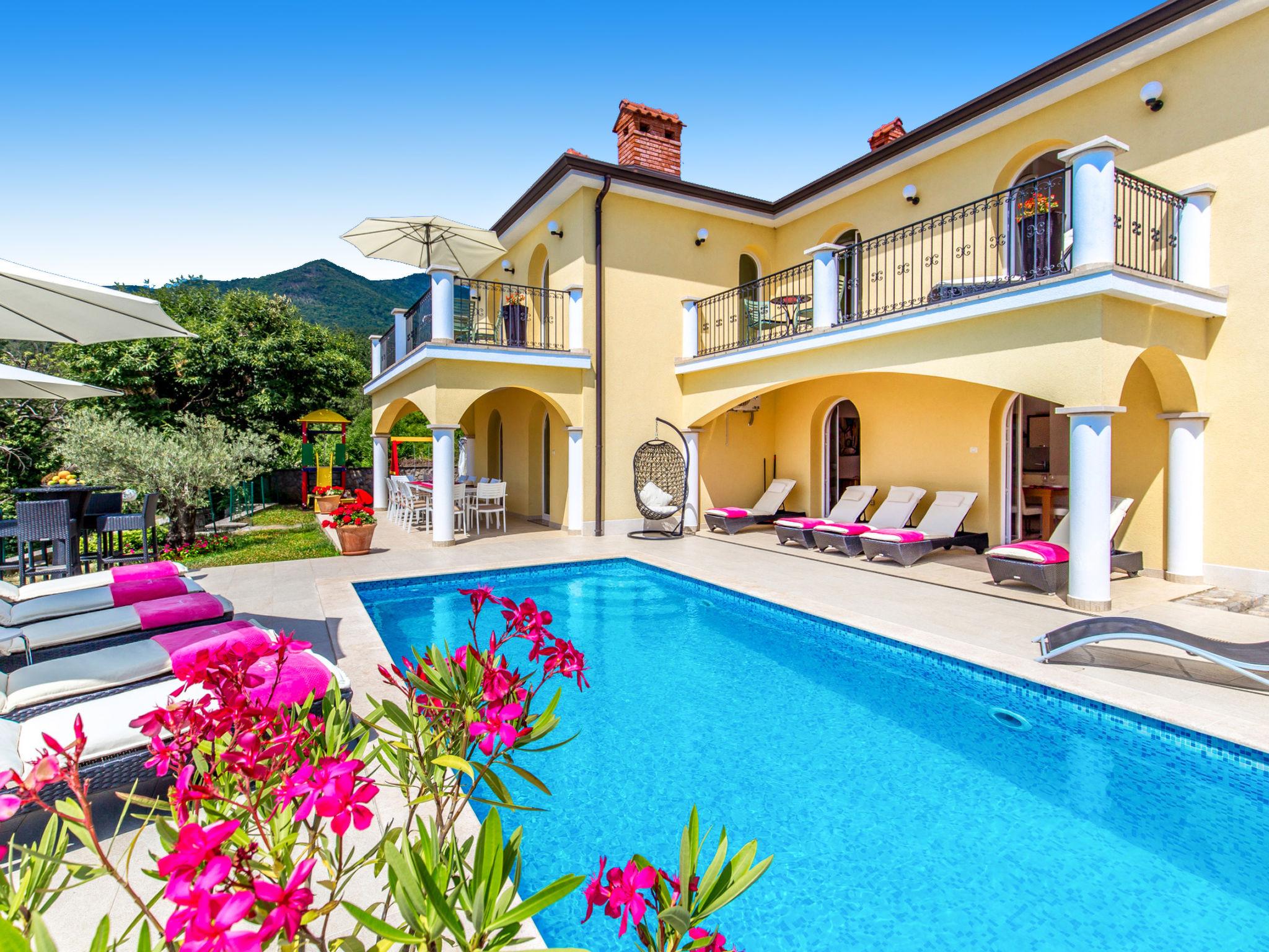 Foto 1 - Casa con 7 camere da letto a Opatija con piscina privata e vista mare