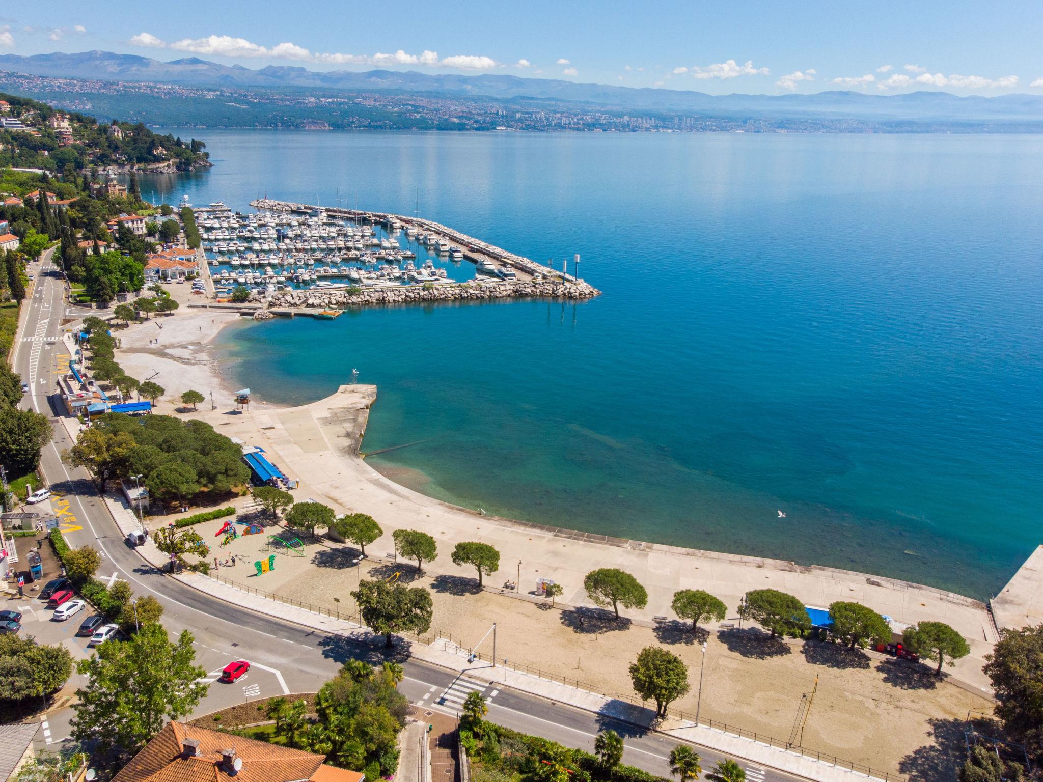 Foto 55 - Casa de 7 quartos em Opatija com piscina privada e vistas do mar