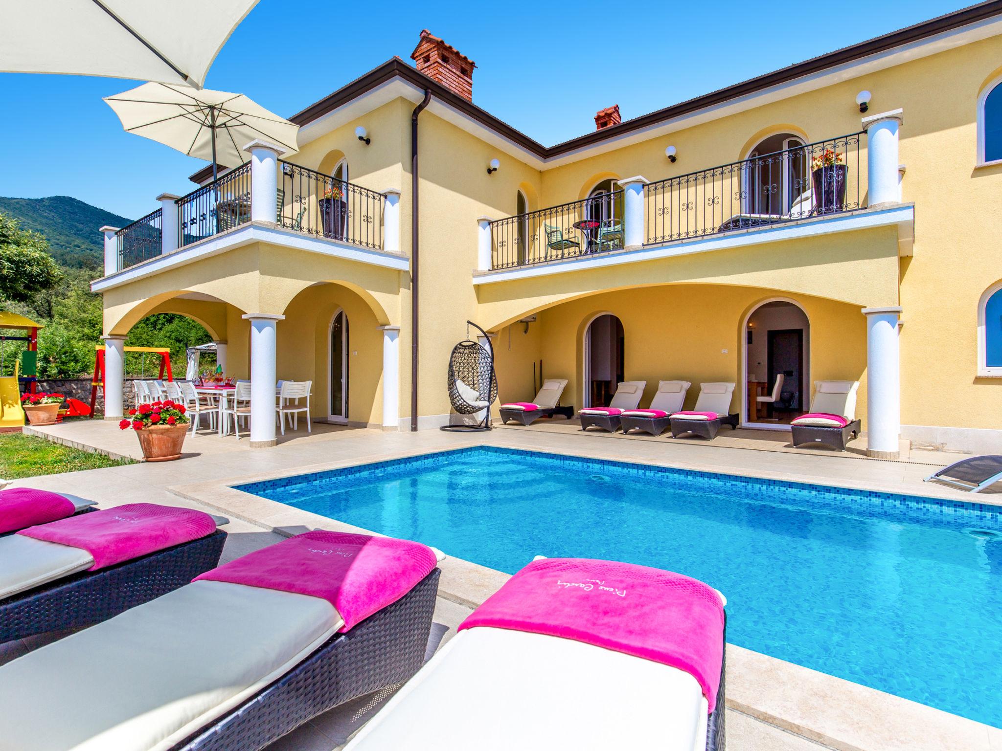 Foto 17 - Casa de 7 habitaciones en Opatija con piscina privada y vistas al mar