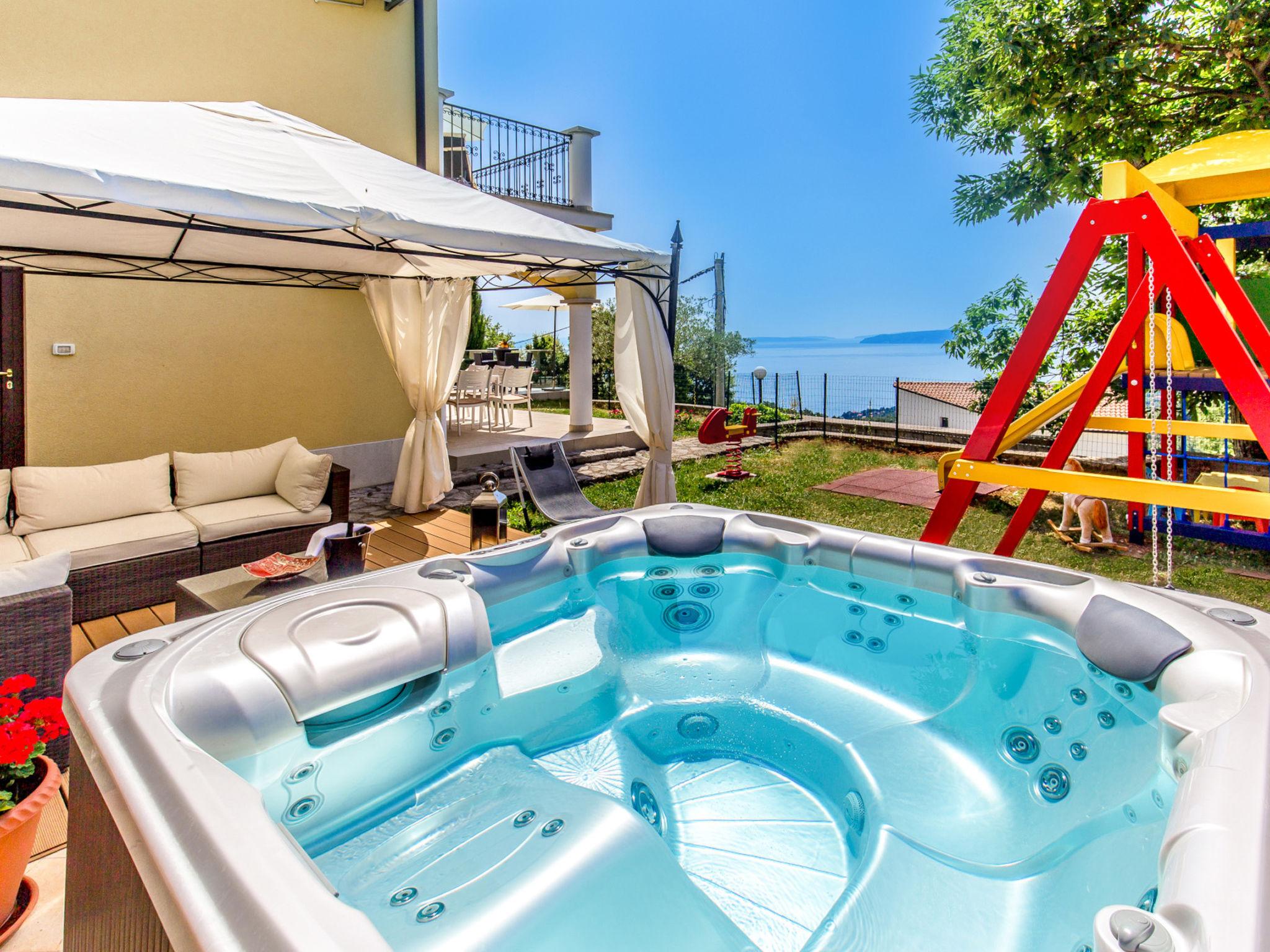 Foto 5 - Casa con 7 camere da letto a Opatija con piscina privata e vista mare