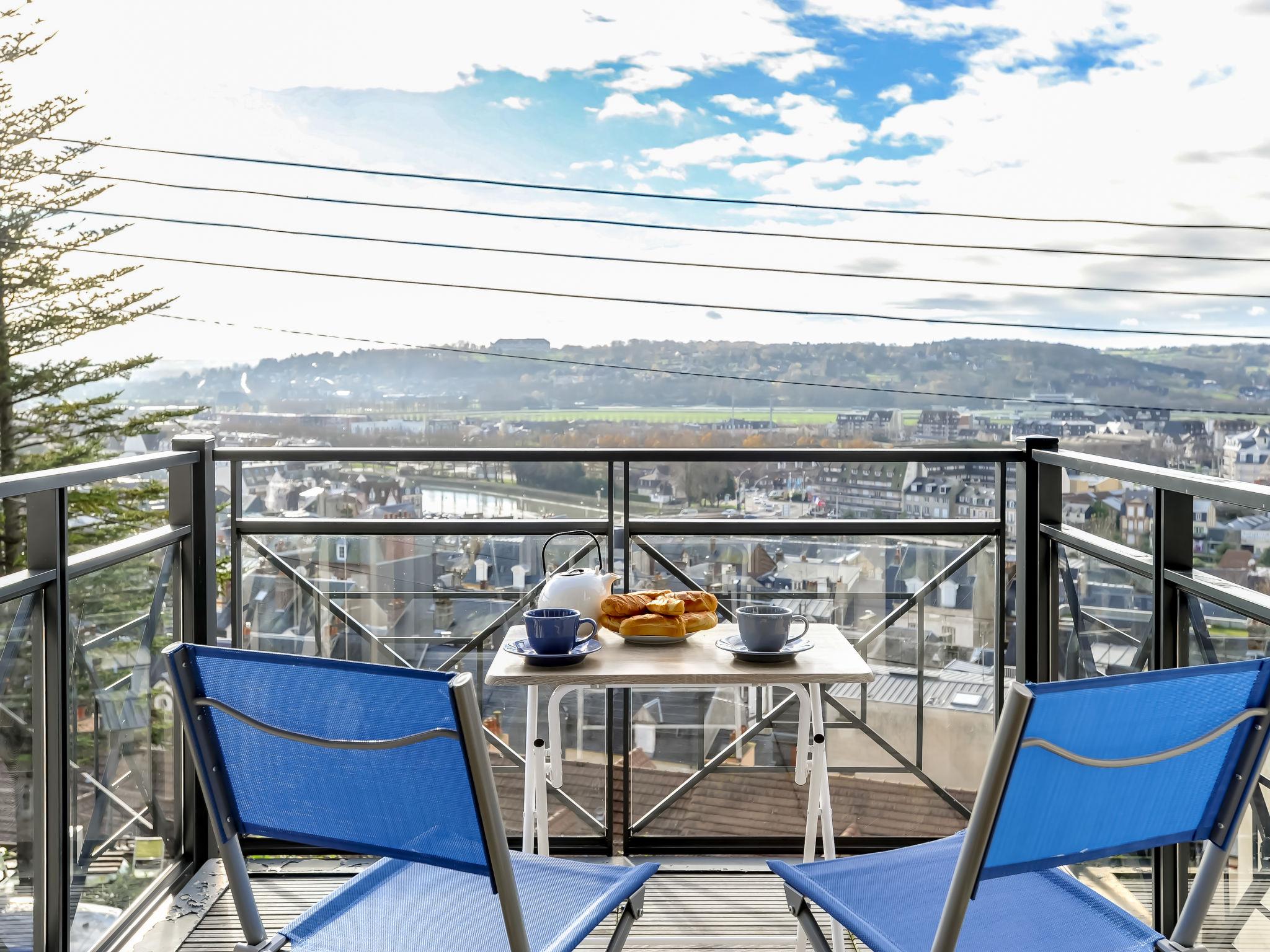 Foto 5 - Apartamento de 1 habitación en Trouville-sur-Mer con vistas al mar