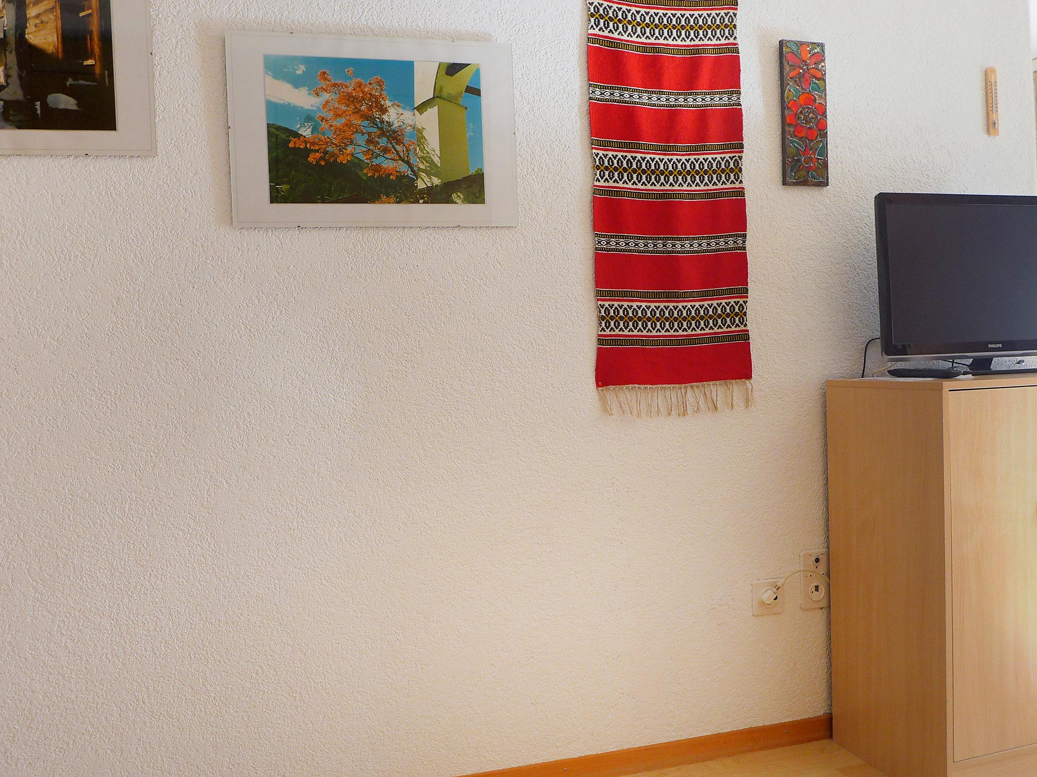 Foto 5 - Apartamento en Täsch con vistas a la montaña