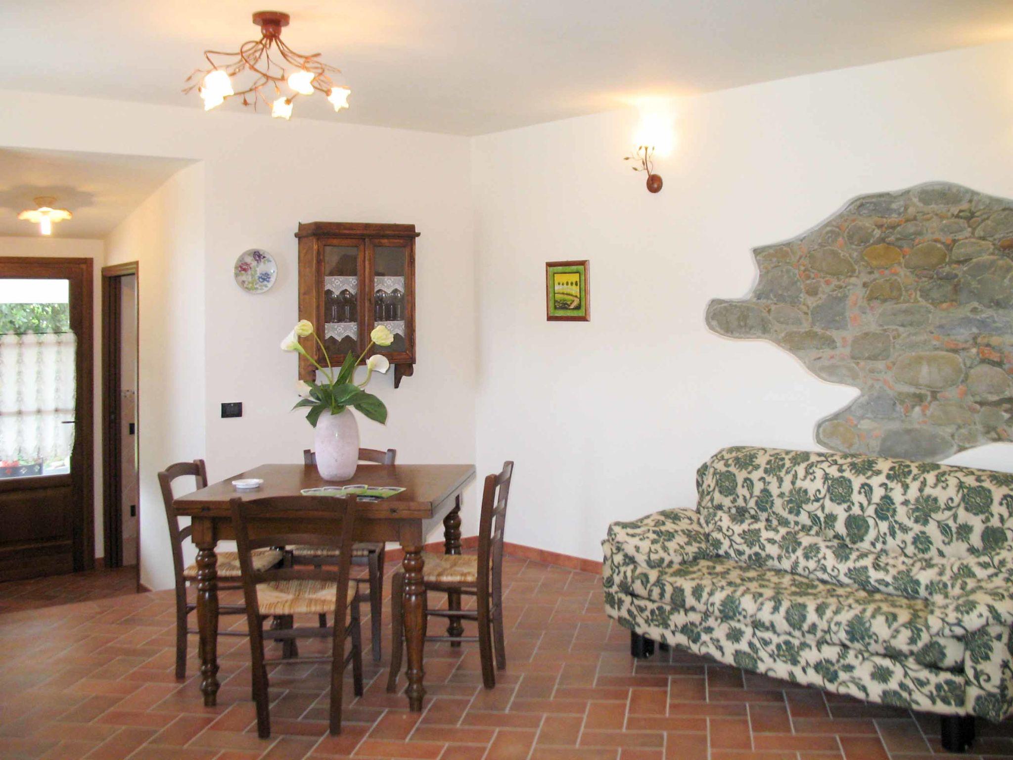 Photo 9 - 2 bedroom Apartment in Pescia with swimming pool and garden