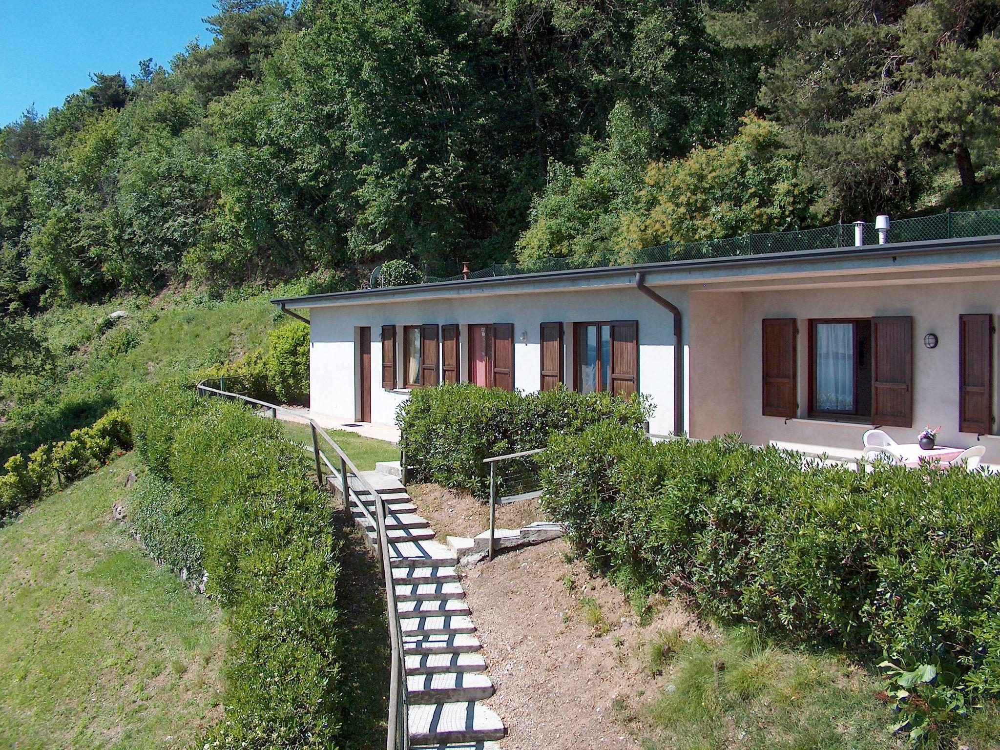 Foto 2 - Haus mit 1 Schlafzimmer in Gardone Riviera mit garten und blick auf die berge