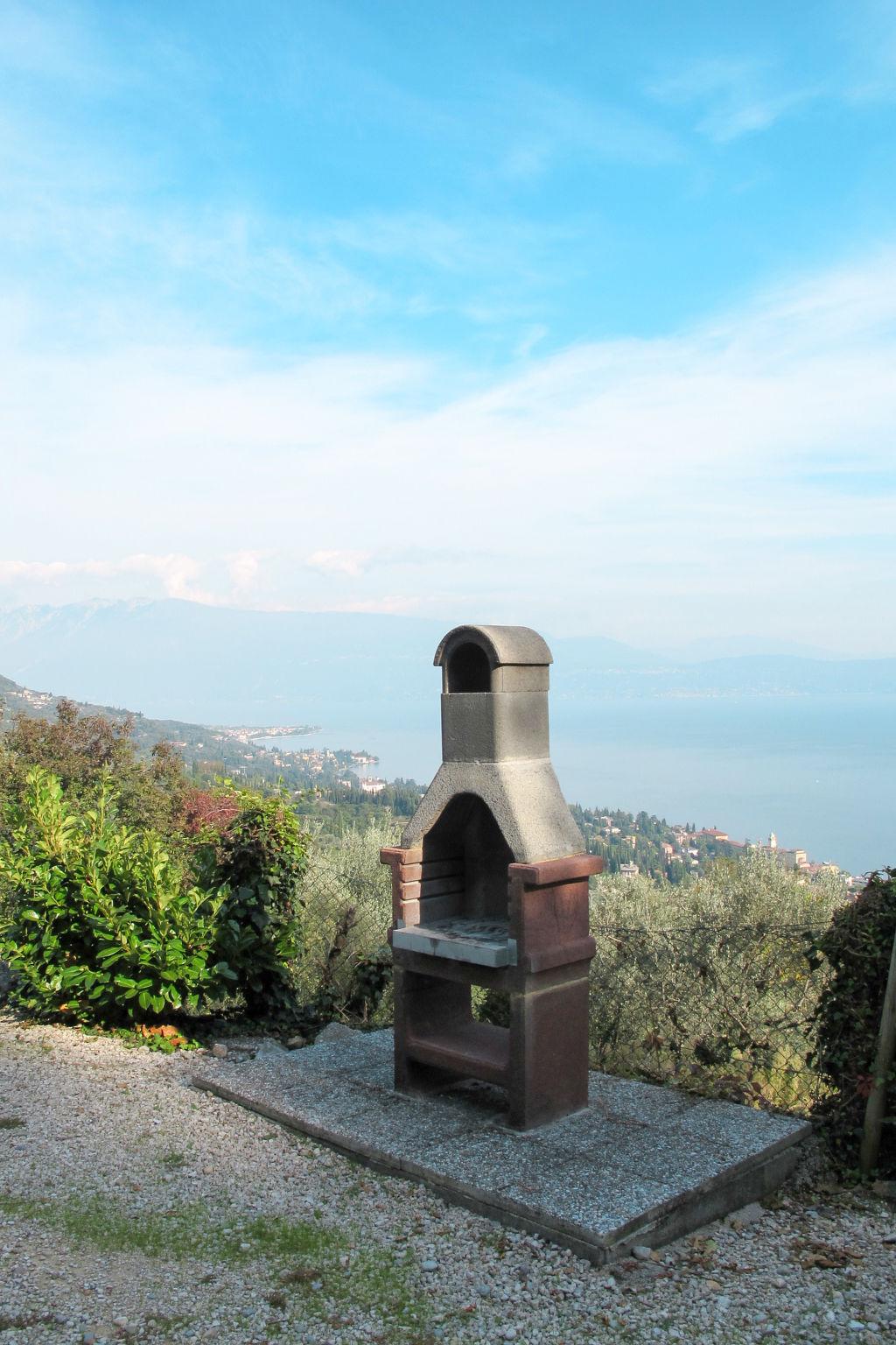 Foto 13 - Casa de 1 quarto em Gardone Riviera com jardim e vista para a montanha