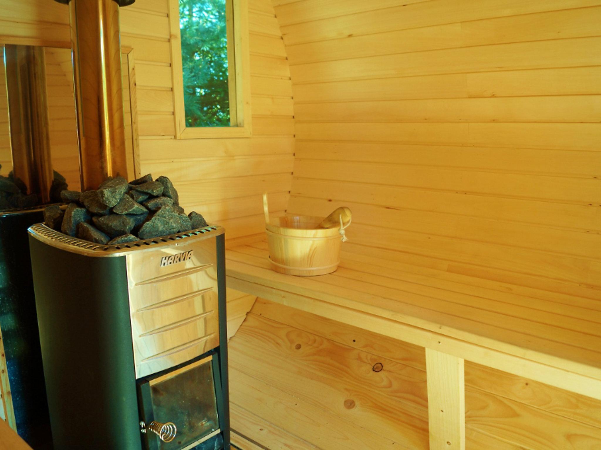 Photo 13 - Maison de 1 chambre à Mielno avec terrasse et sauna