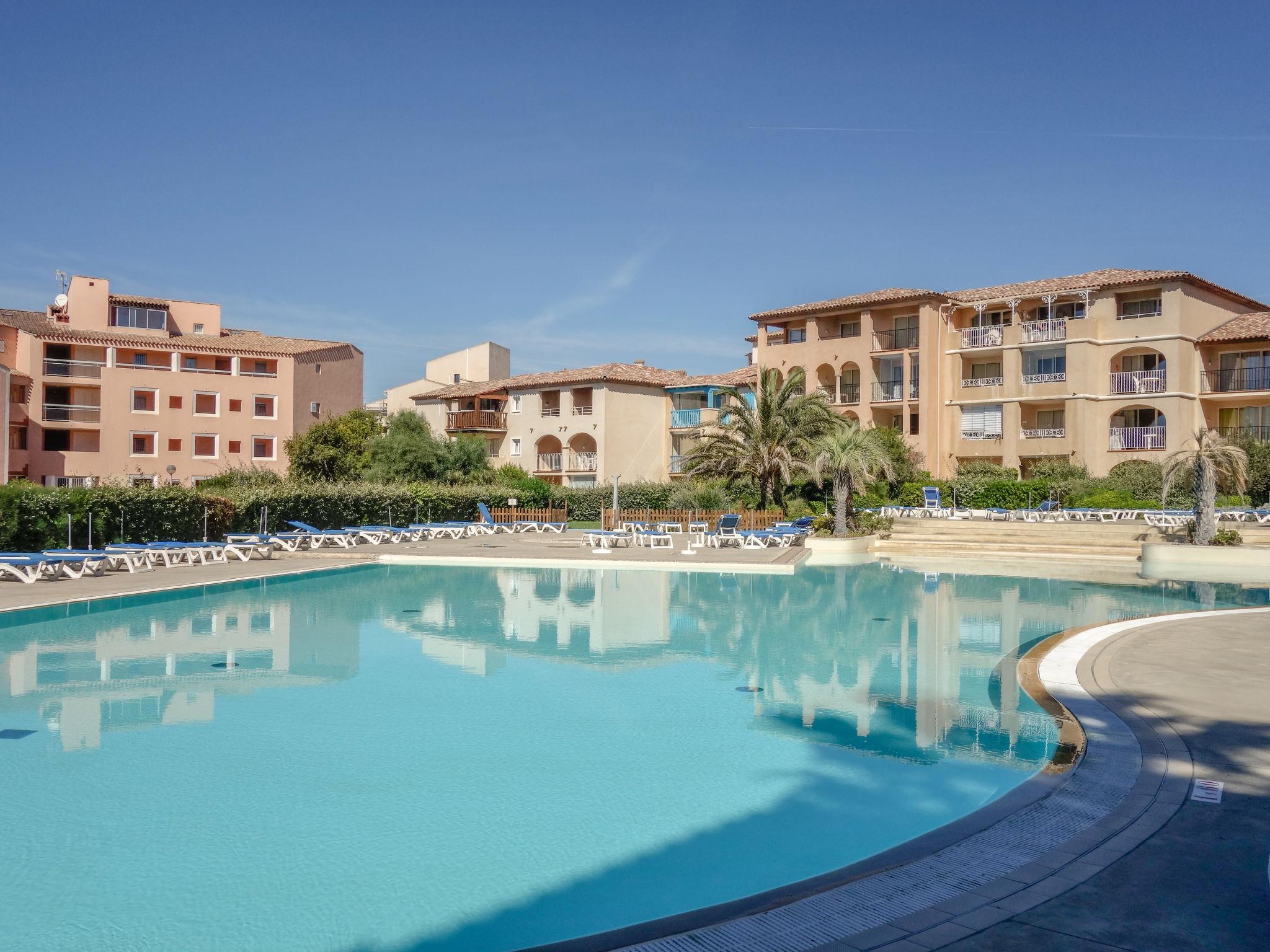 Photo 7 - Appartement de 1 chambre à Six-Fours-les-Plages avec piscine et vues à la mer