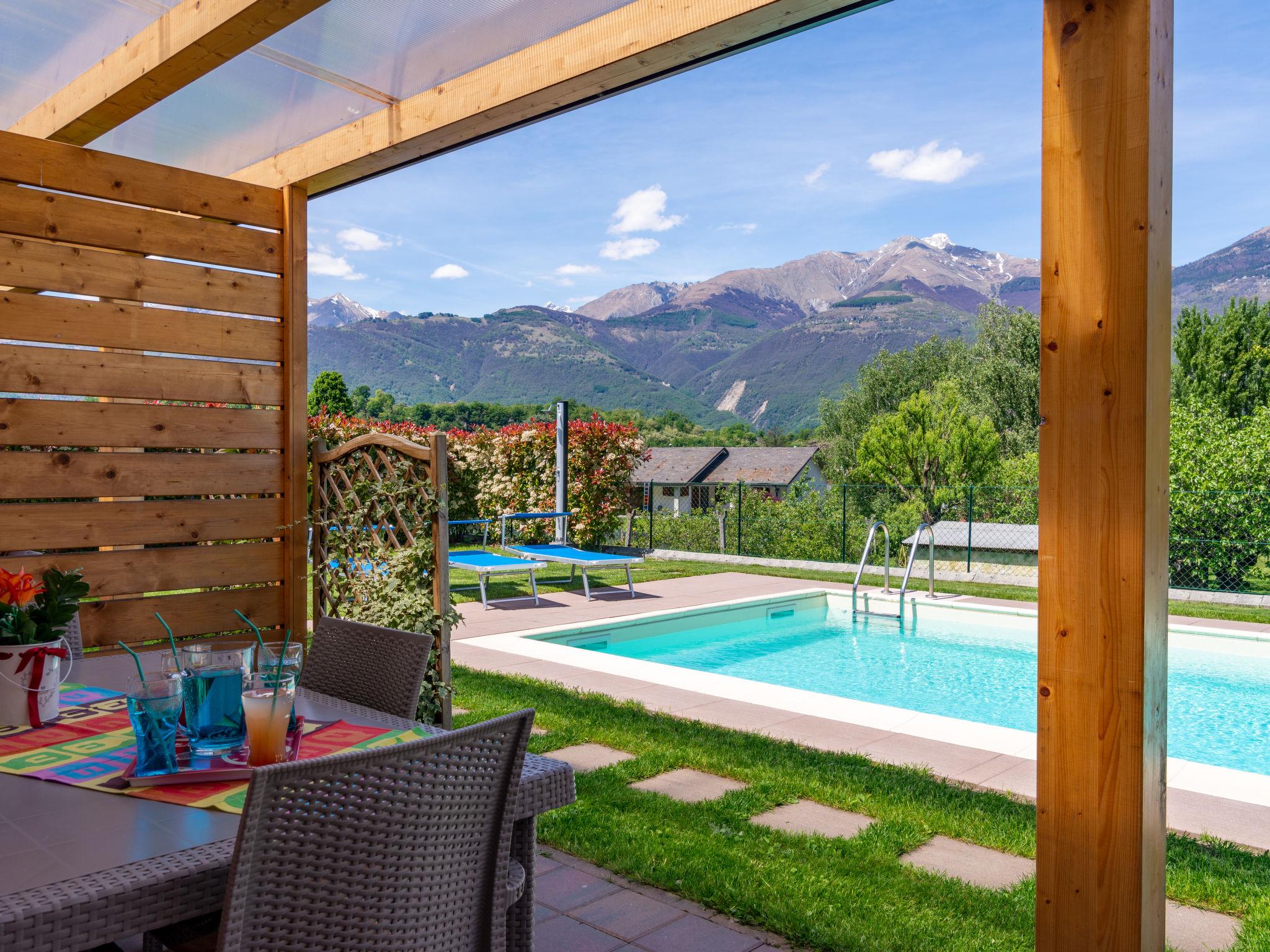 Foto 1 - Casa de 2 quartos em Colico com piscina e vista para a montanha