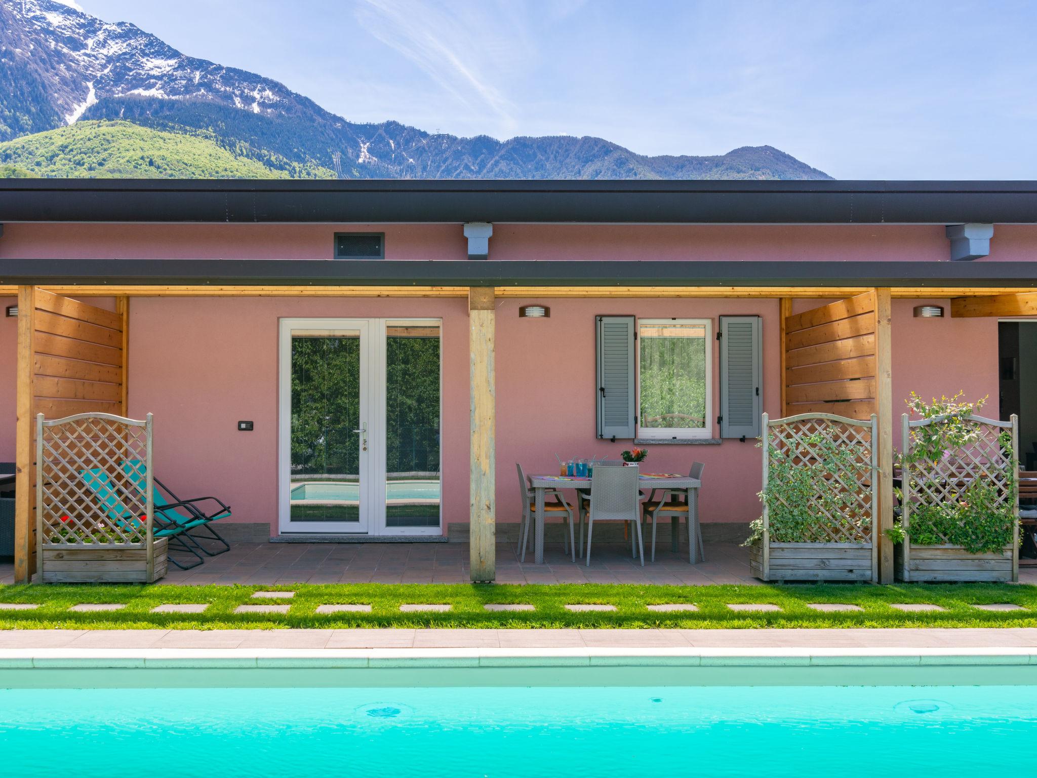 Foto 19 - Haus mit 2 Schlafzimmern in Colico mit schwimmbad und blick auf die berge