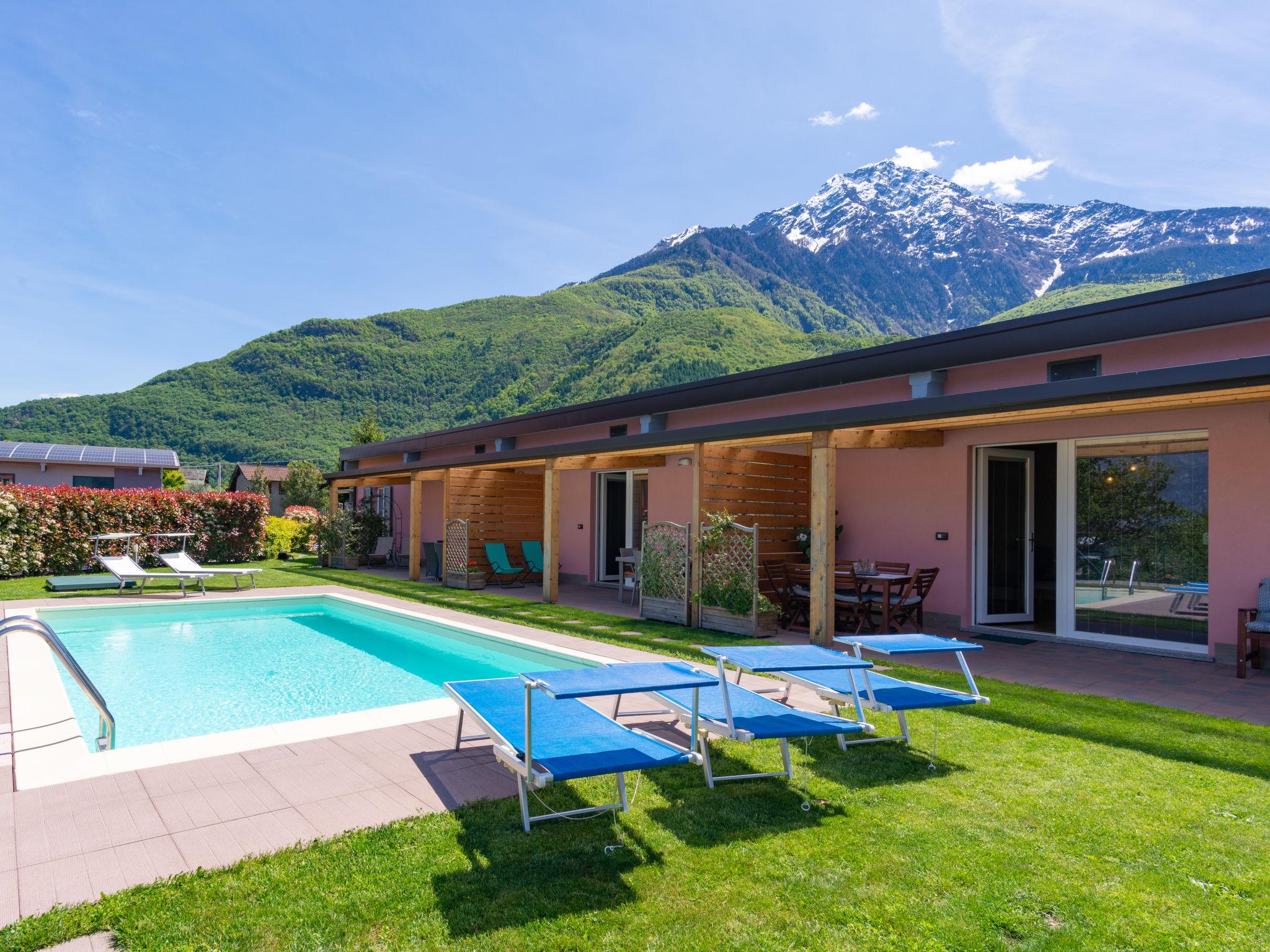 Foto 1 - Casa de 2 habitaciones en Colico con piscina y vistas a la montaña