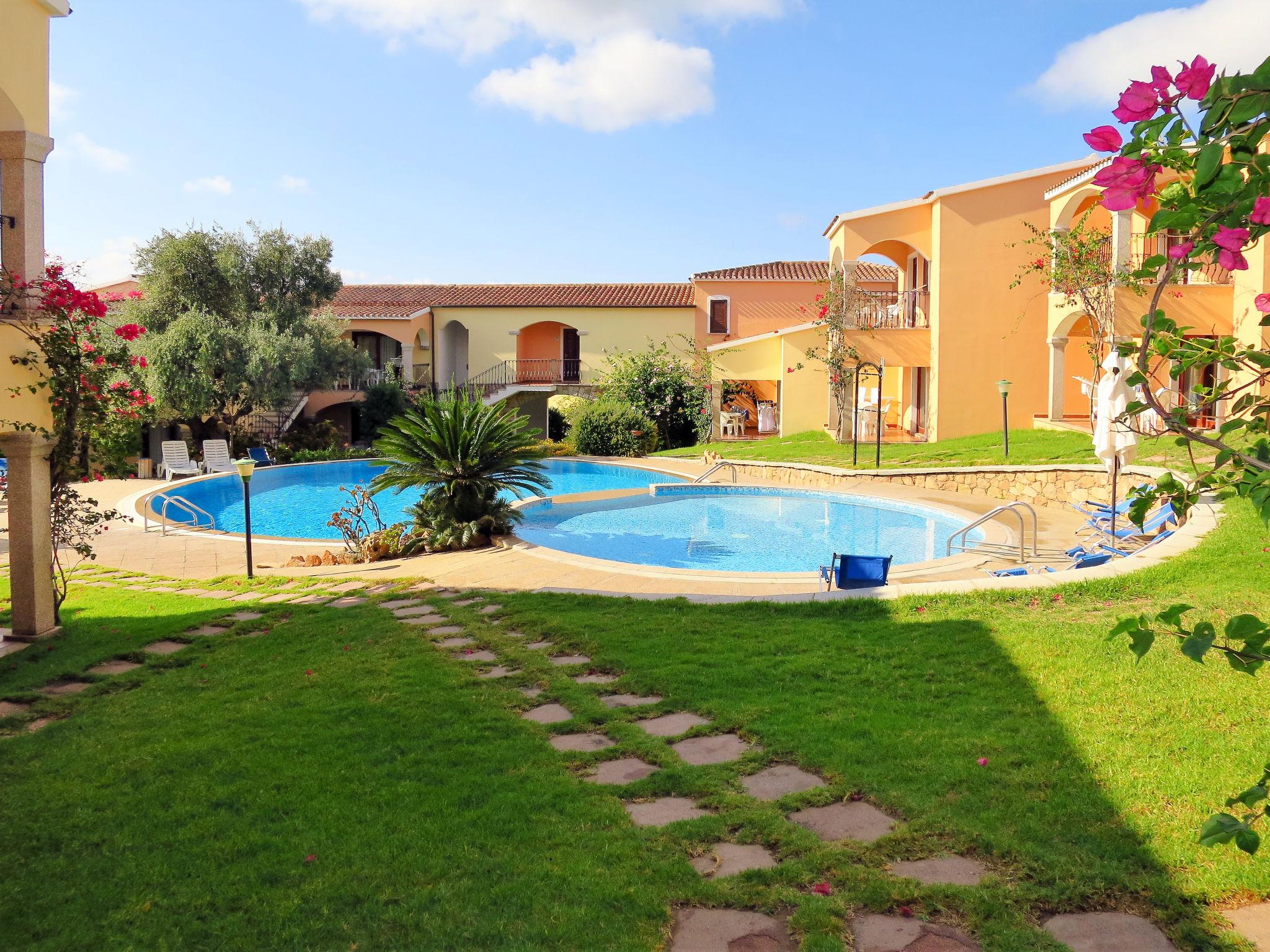 Photo 1 - Appartement de 1 chambre à Badesi avec piscine et vues à la mer