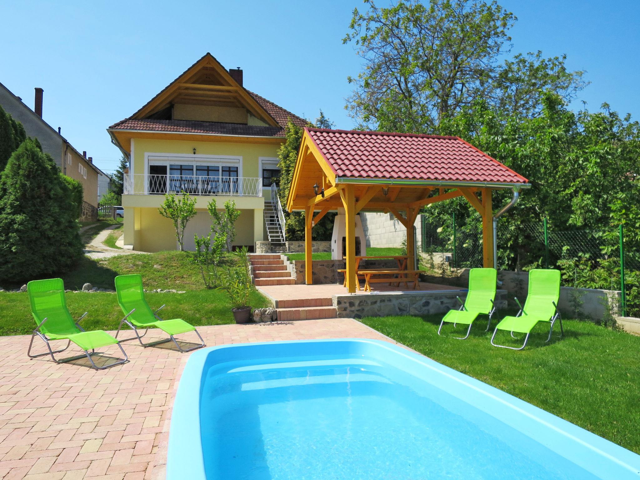 Foto 1 - Apartamento de 4 habitaciones en Badacsonytomaj con piscina privada y vistas al mar