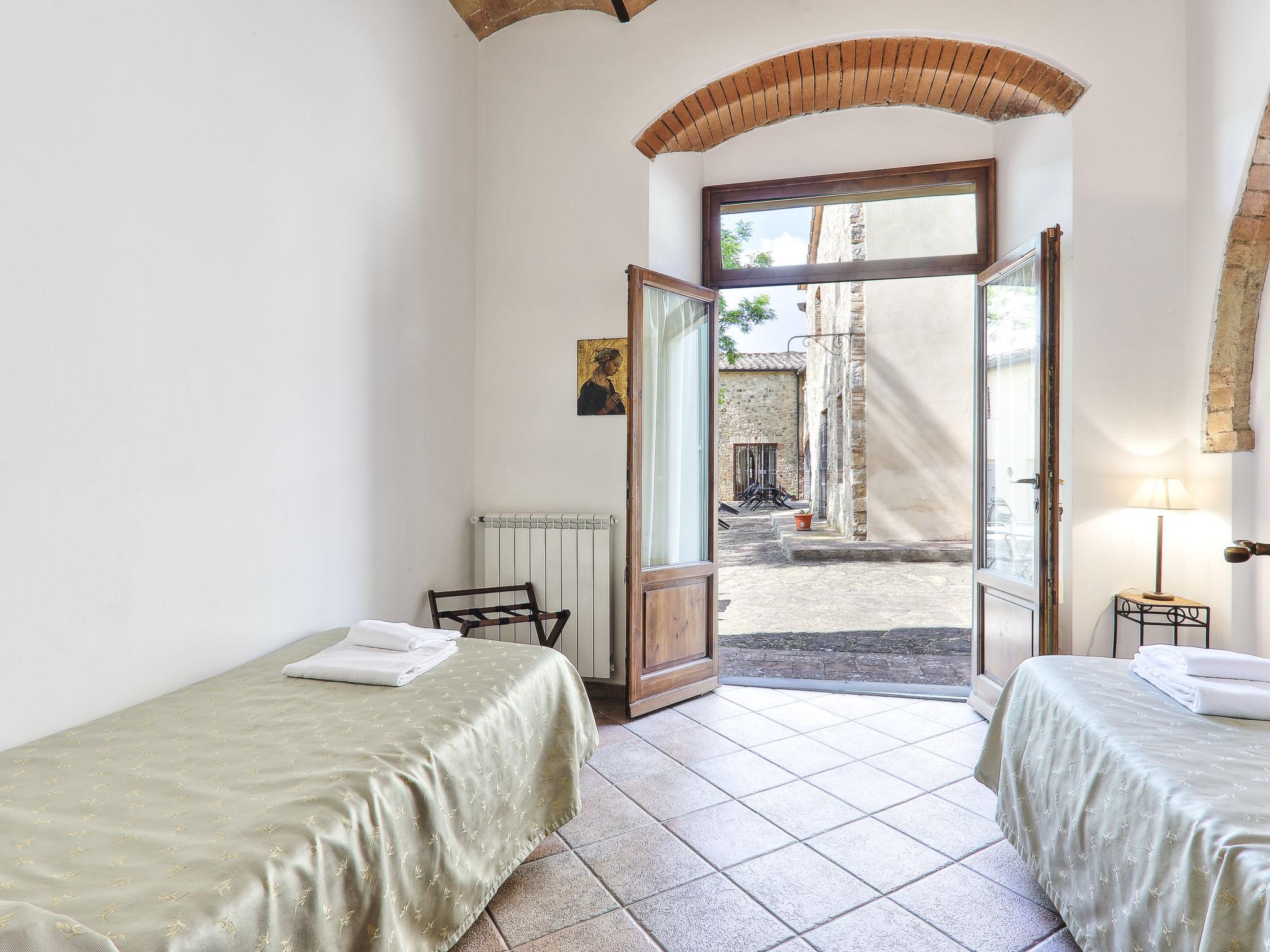 Foto 12 - Appartamento con 2 camere da letto a Barberino Tavarnelle con piscina e giardino