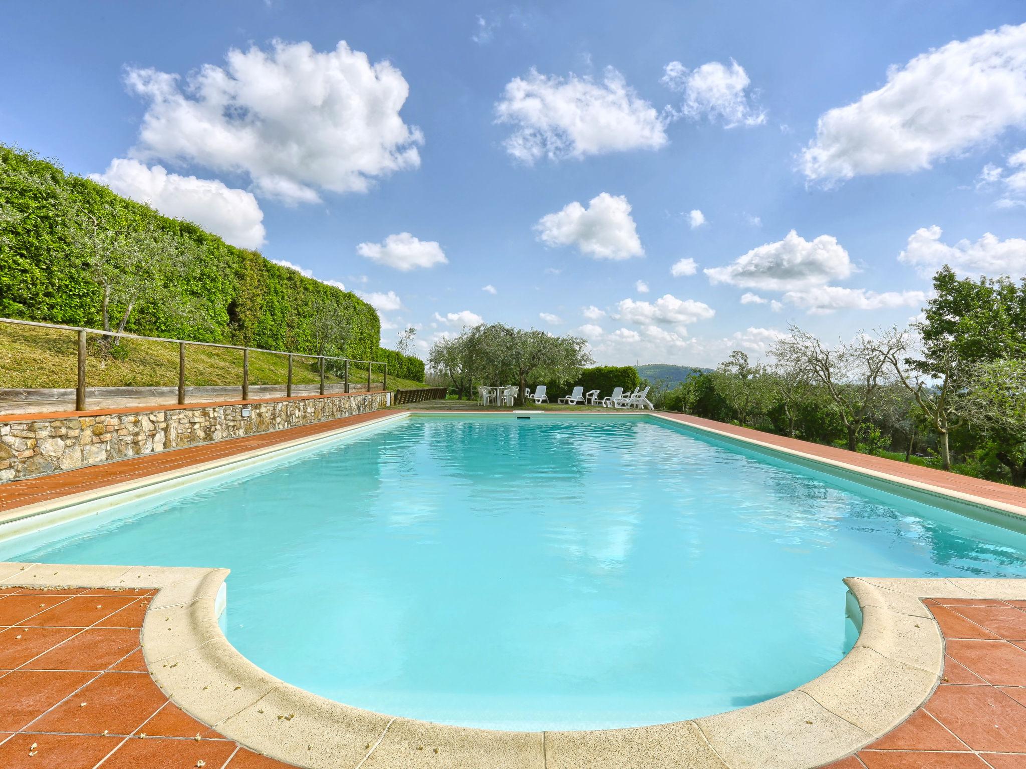 Foto 9 - Apartamento de 2 habitaciones en Barberino Tavarnelle con piscina y jardín