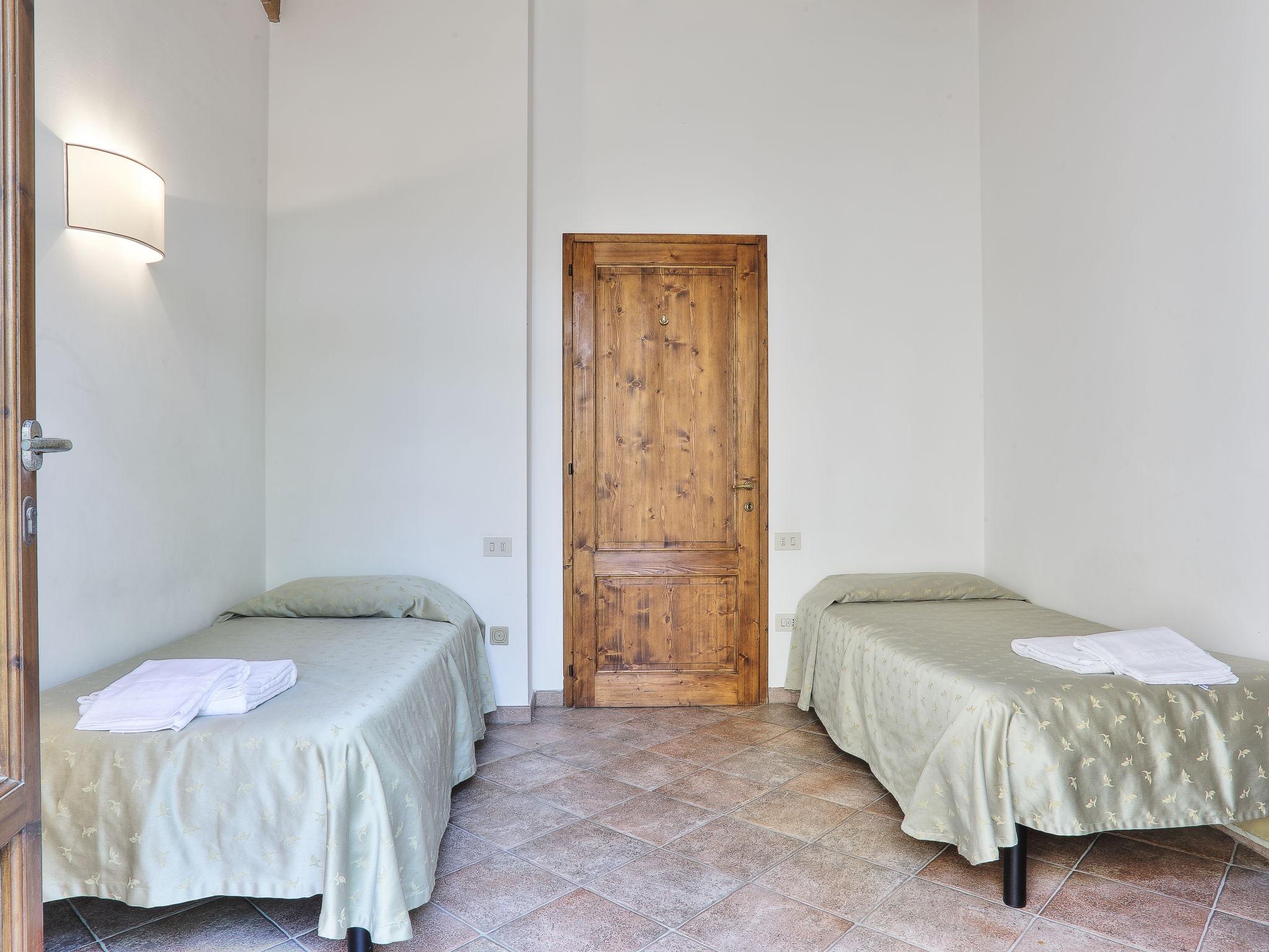 Foto 11 - Appartamento con 2 camere da letto a Barberino Tavarnelle con piscina e giardino