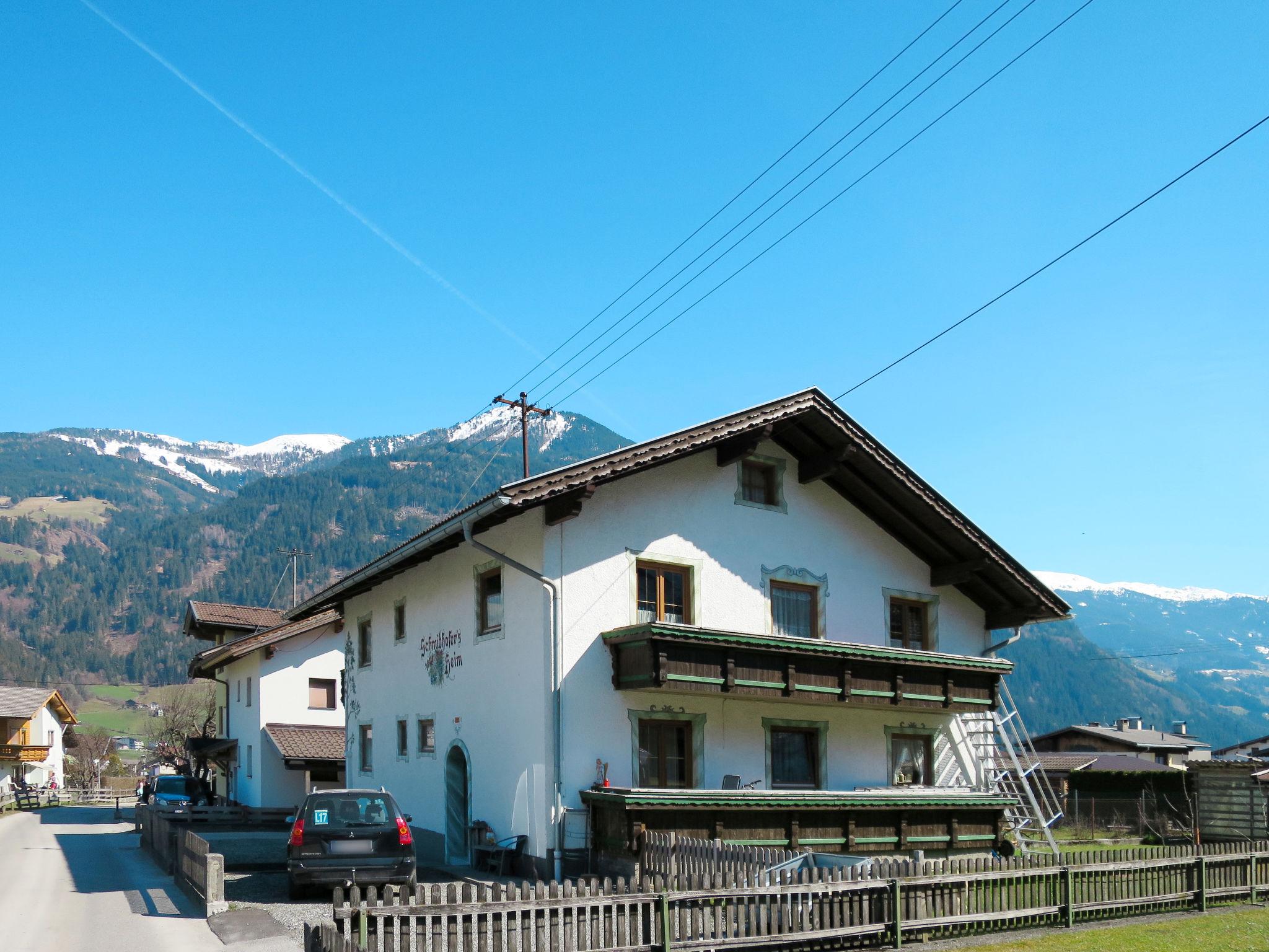 Foto 1 - Apartamento de 2 habitaciones en Fügen con vistas a la montaña