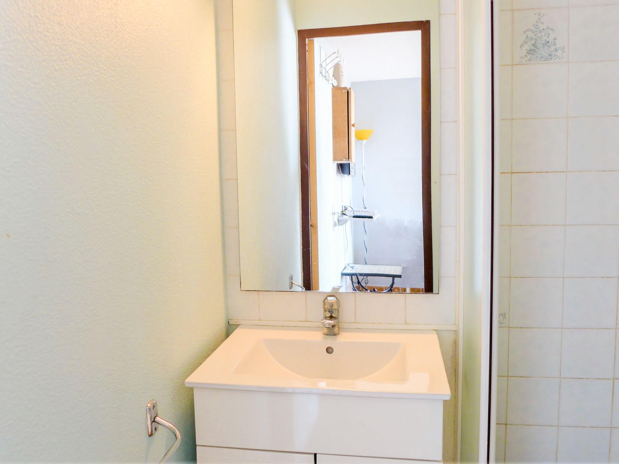 Photo 10 - 1 bedroom Apartment in Narbonne with swimming pool