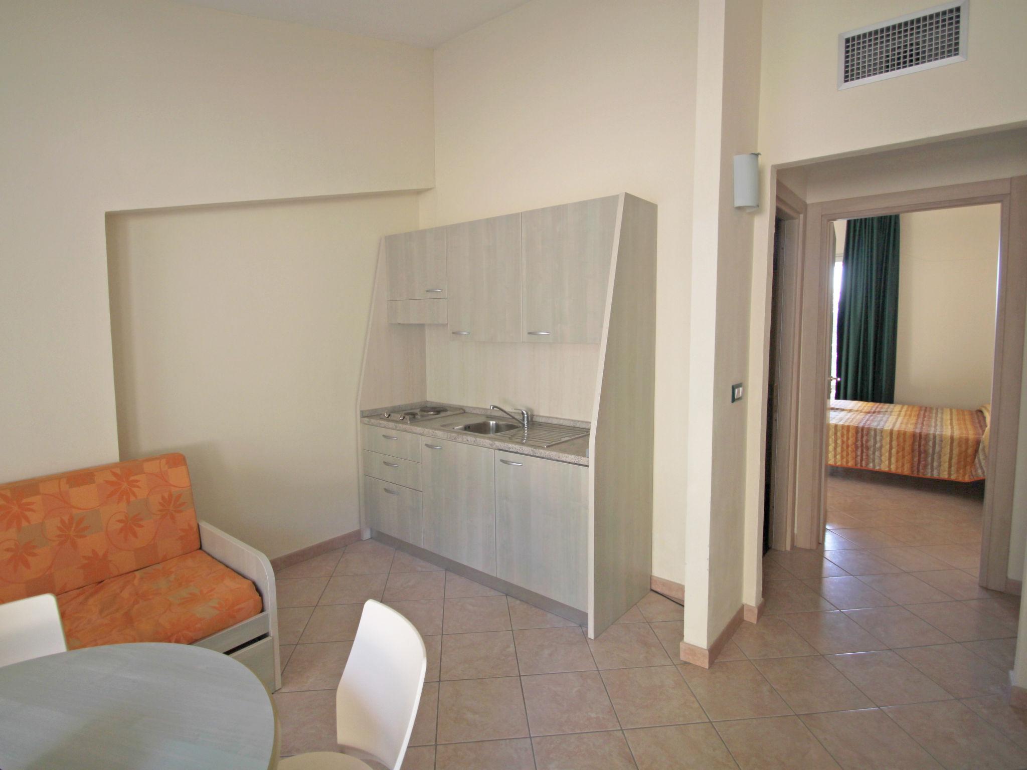 Foto 10 - Apartment mit 1 Schlafzimmer in Imperia mit schwimmbad und blick aufs meer