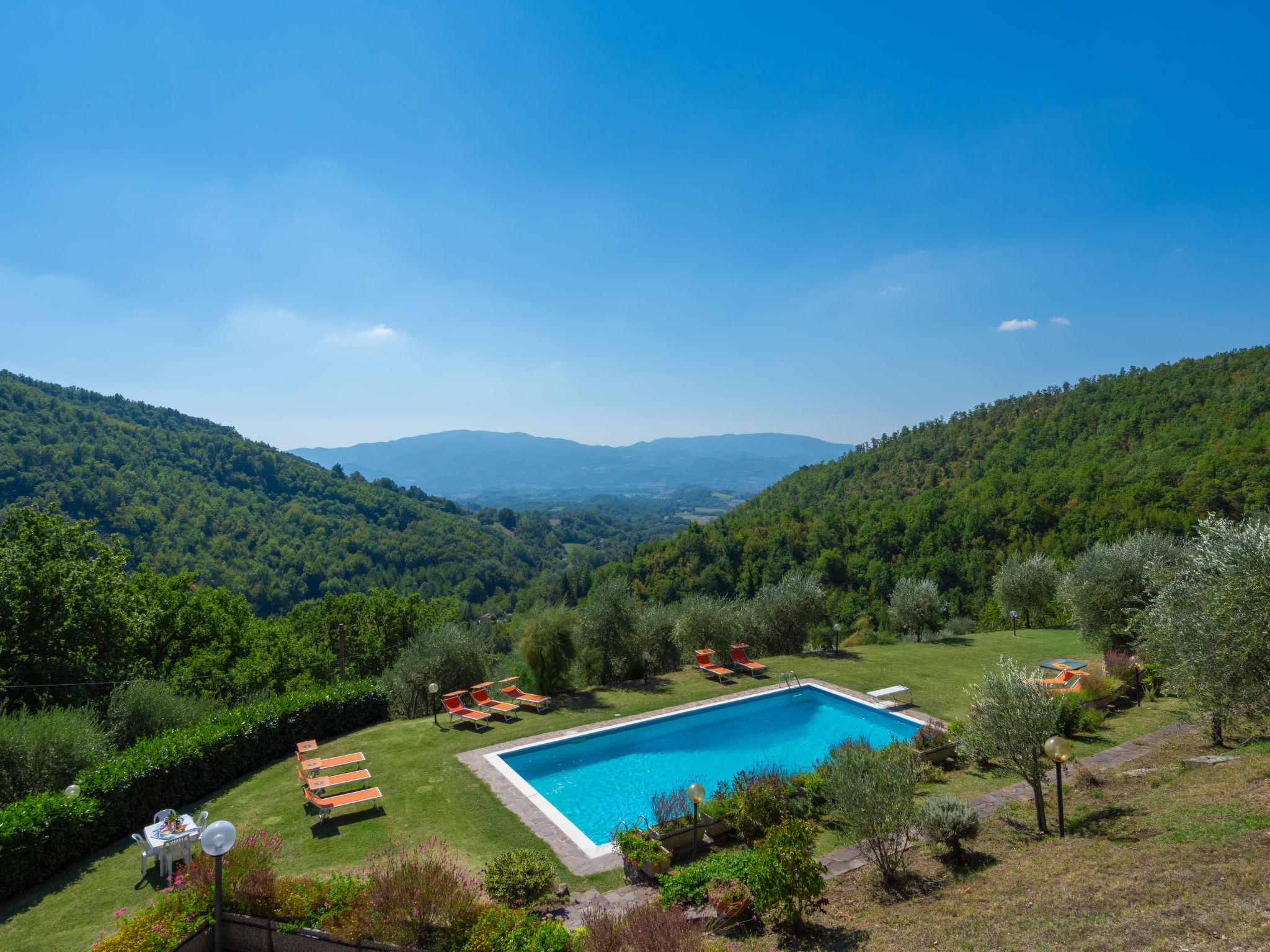 Foto 2 - Casa con 5 camere da letto a Vicchio con piscina privata e giardino