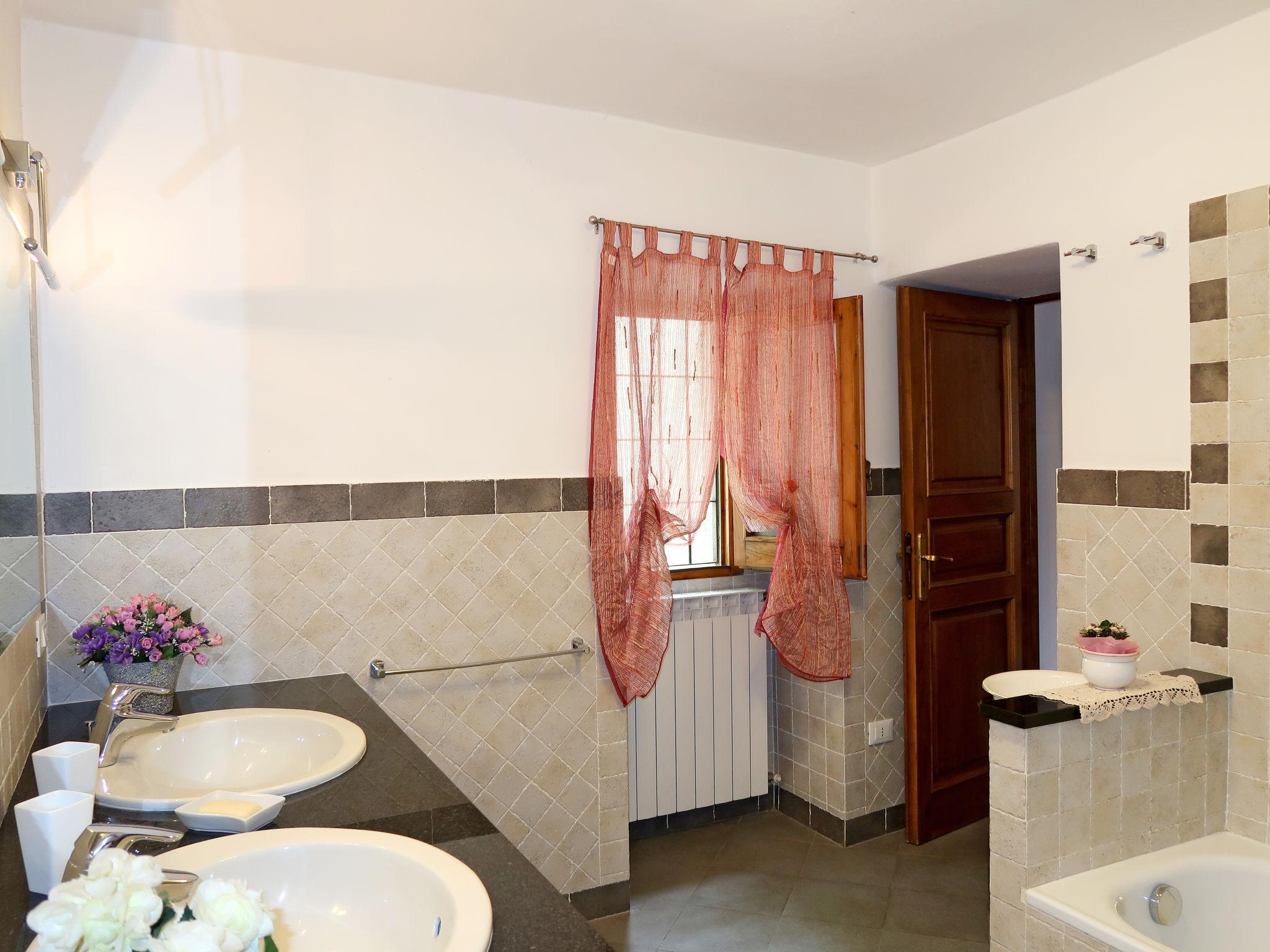 Foto 24 - Haus mit 5 Schlafzimmern in Vicchio mit privater pool und garten