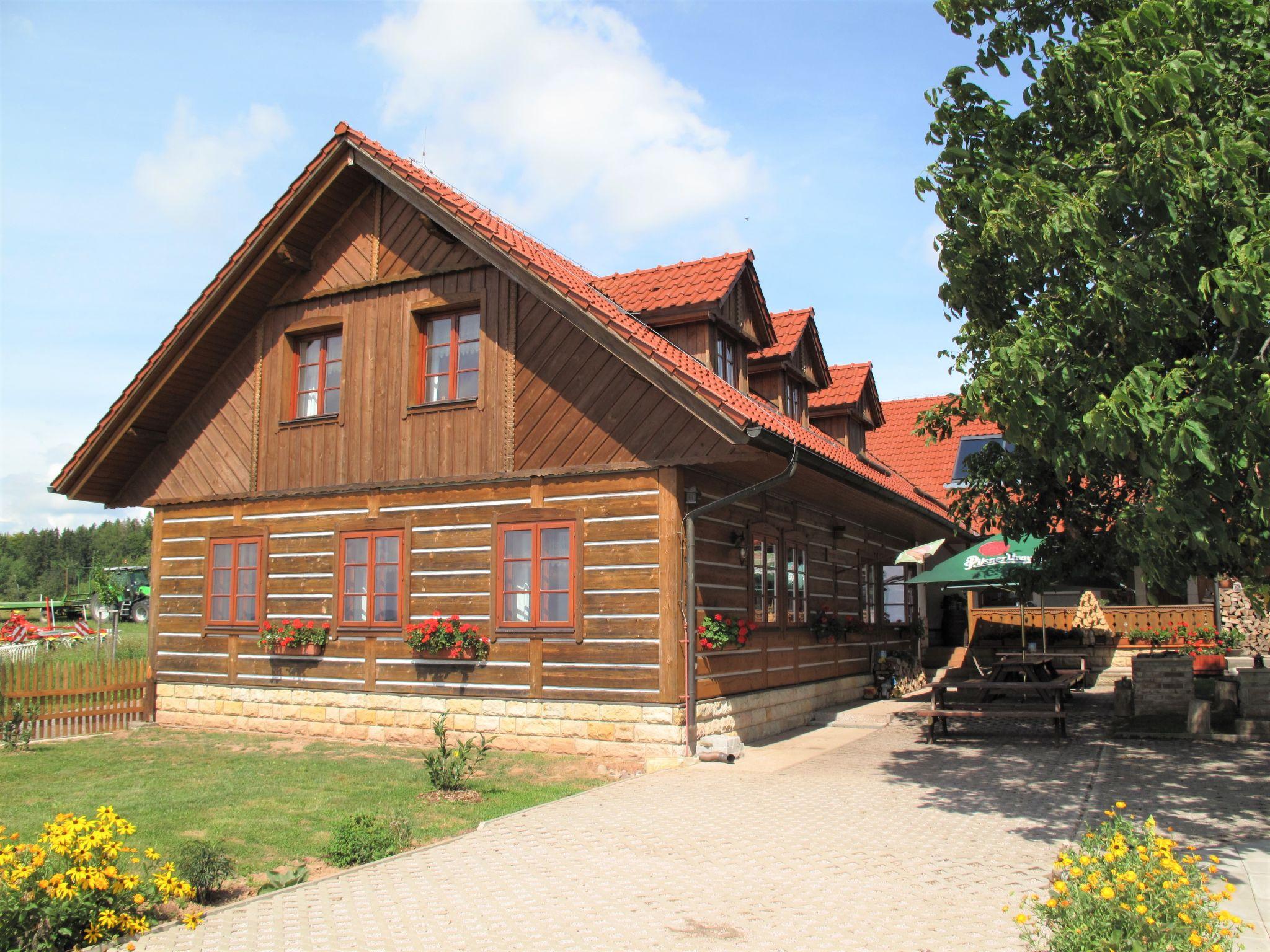 Foto 1 - Casa de 7 habitaciones en Úhlejov con piscina privada y vistas a la montaña