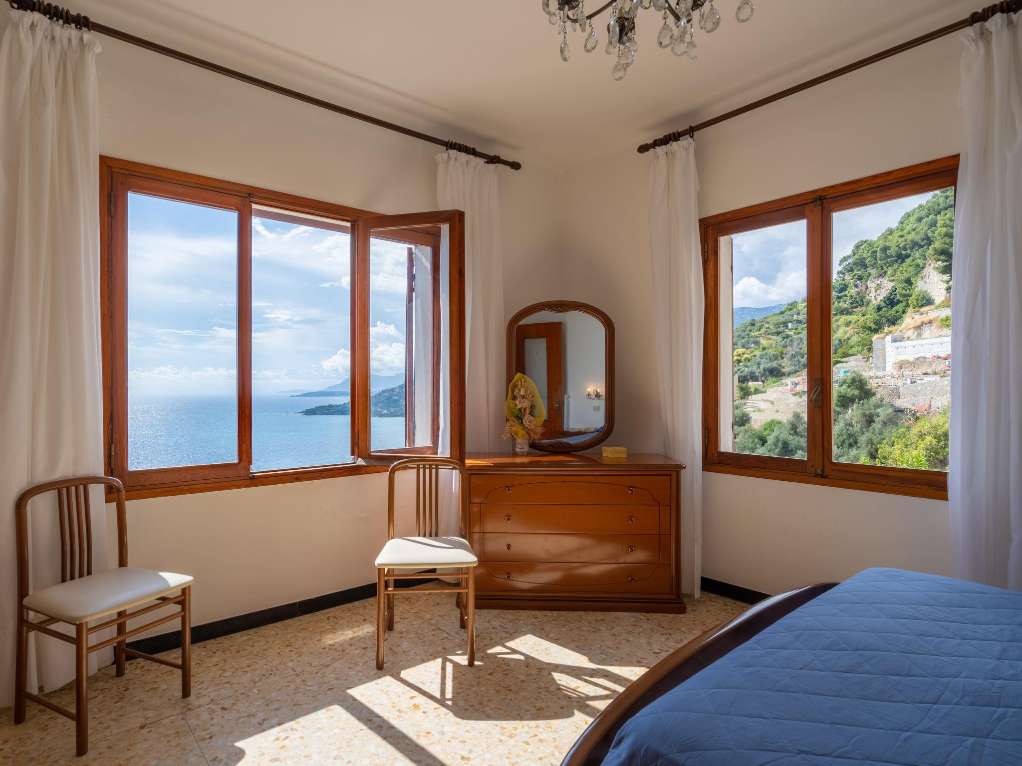 Foto 5 - Apartamento de 1 quarto em Ventimiglia com terraço e vistas do mar