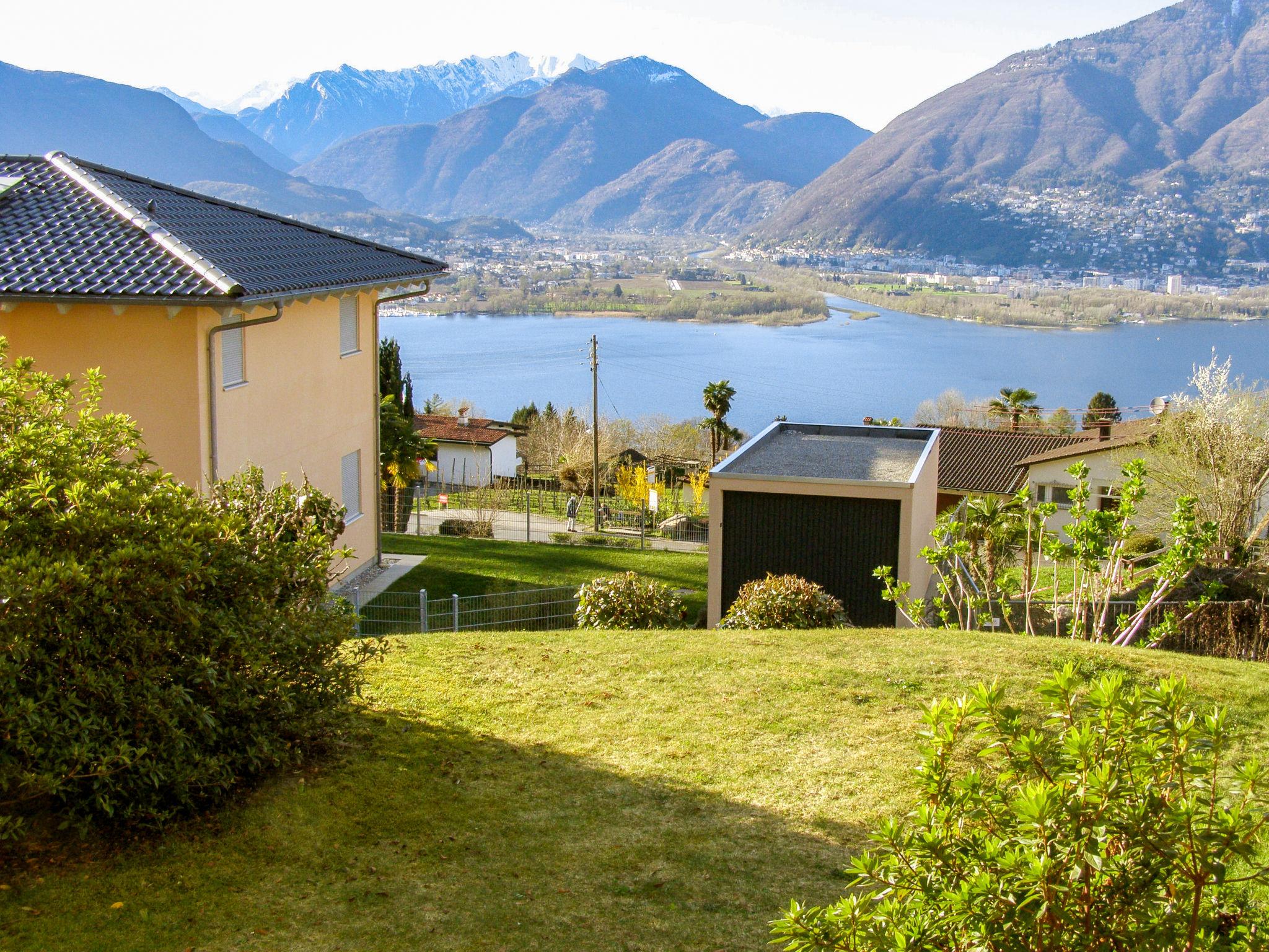 Photo 2 - Apartment in Gambarogno with swimming pool and garden