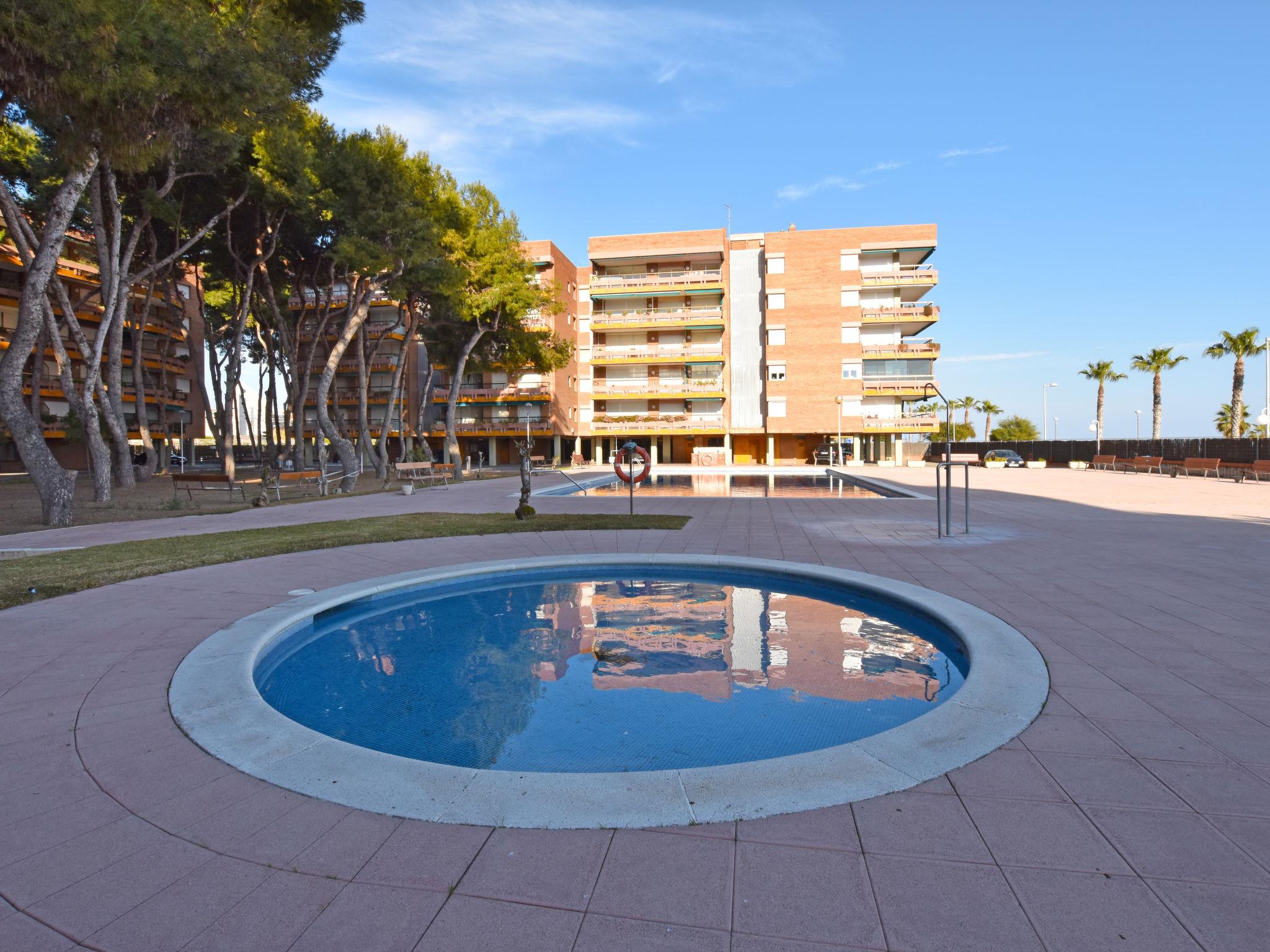 Foto 41 - Apartamento de 4 habitaciones en Torredembarra con piscina y jardín