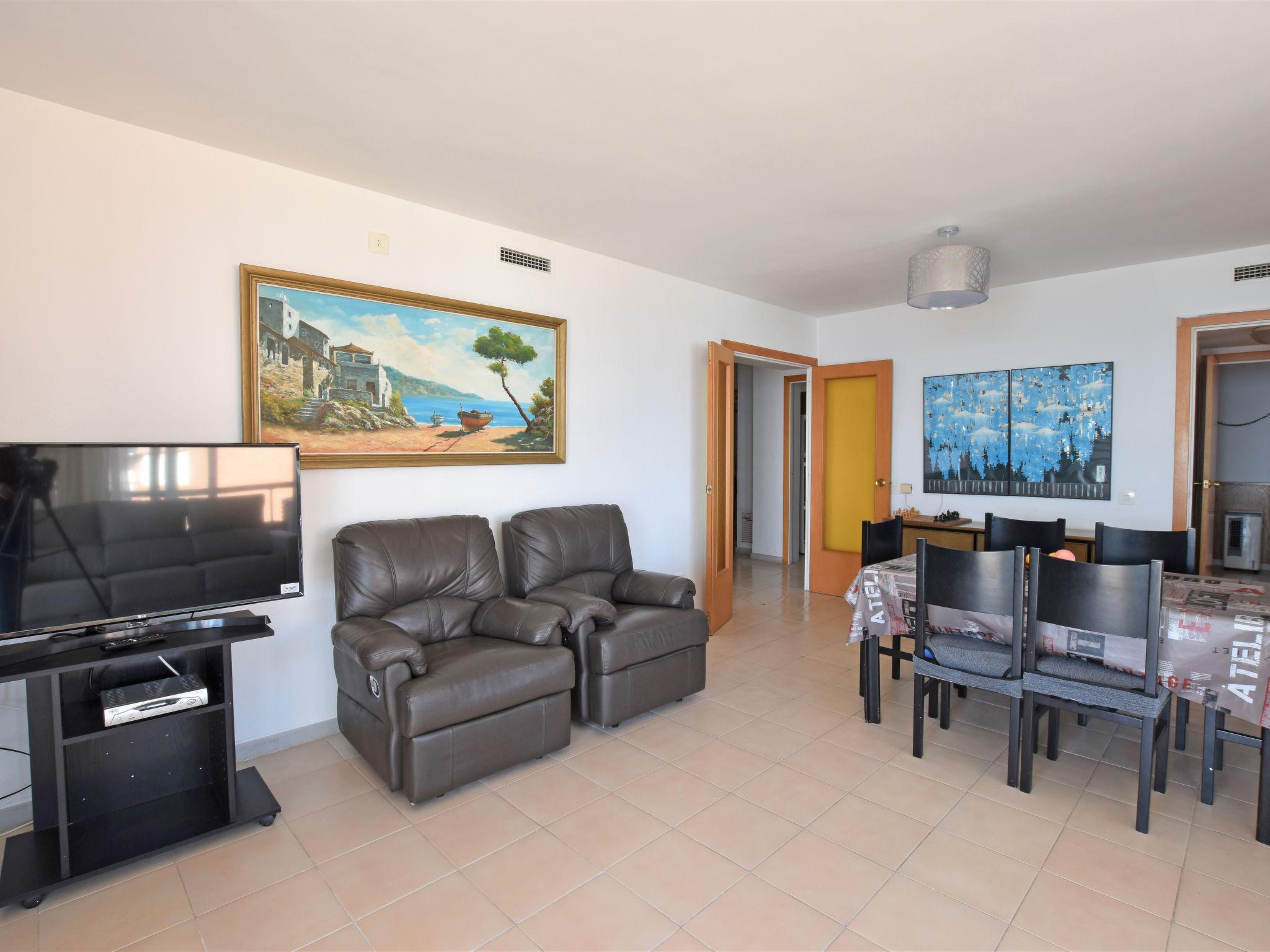 Photo 10 - 4 bedroom Apartment in Torredembarra with swimming pool and garden