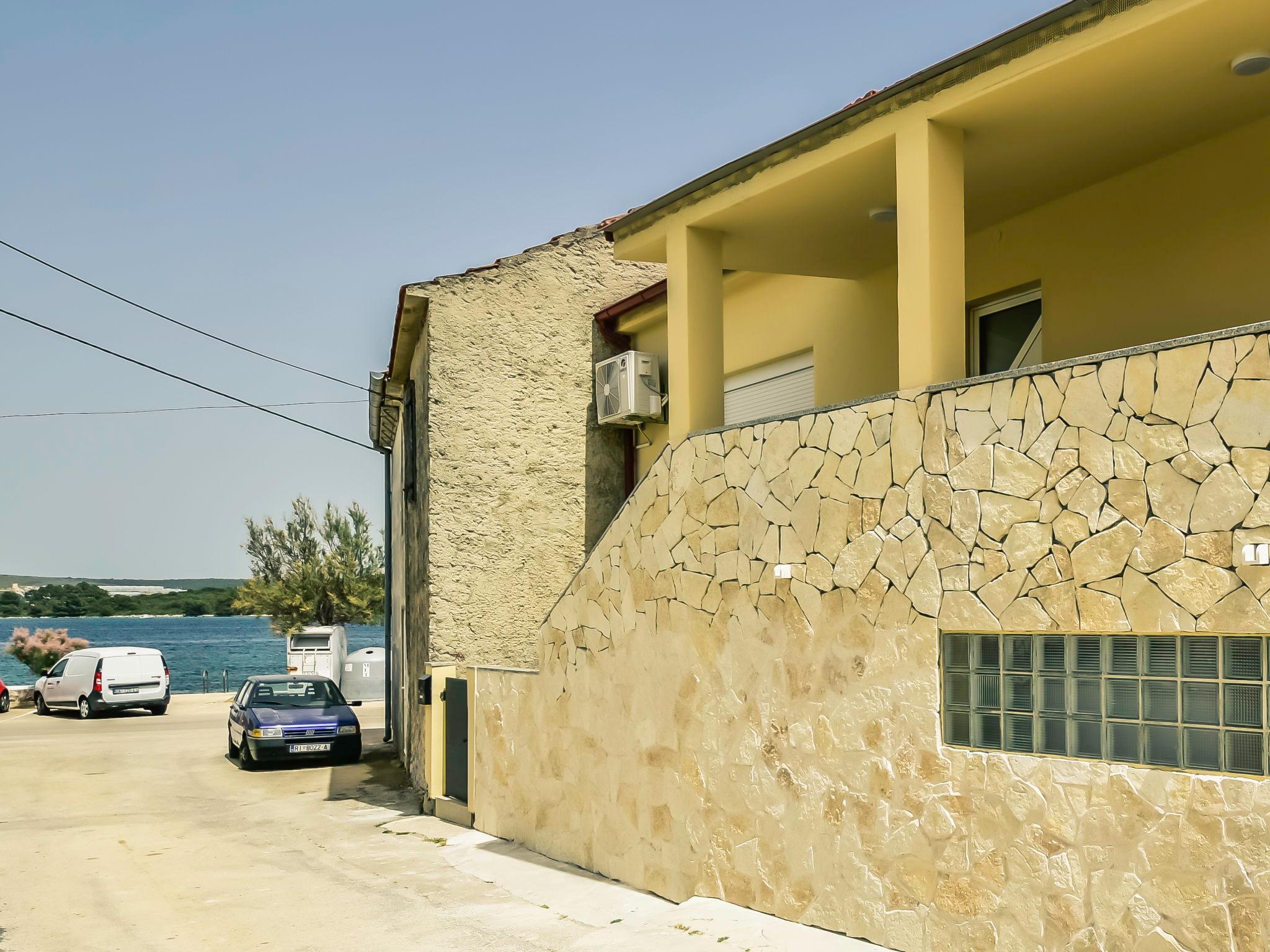 Foto 17 - Casa de 3 habitaciones en Pašman con terraza y vistas al mar