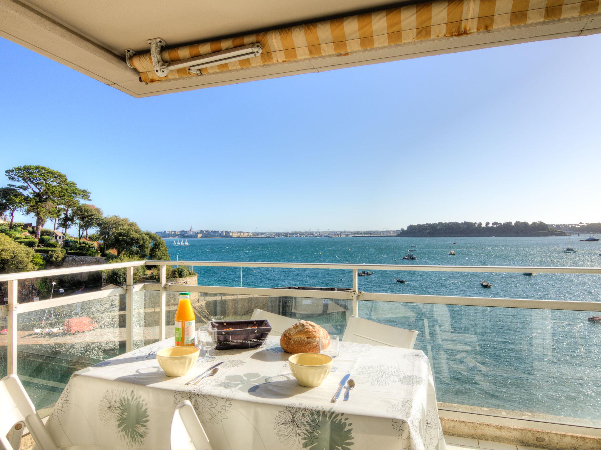 Foto 13 - Apartamento de 1 habitación en Dinard con terraza y vistas al mar