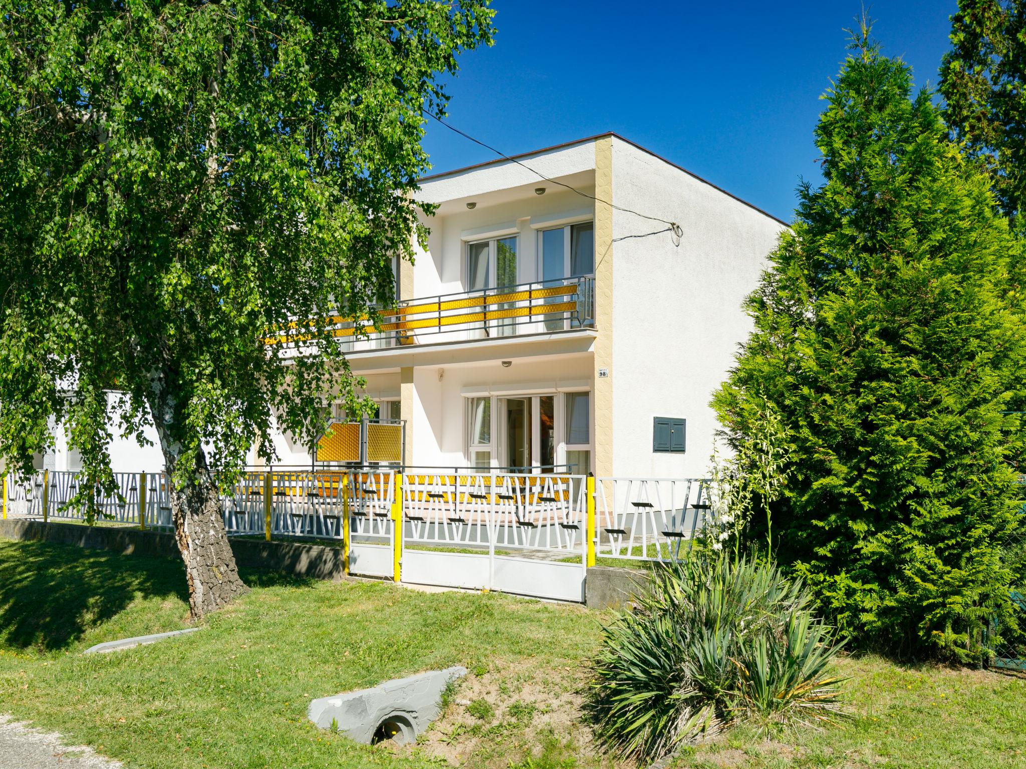 Photo 18 - Maison de 2 chambres à Siófok avec jardin et vues sur la montagne