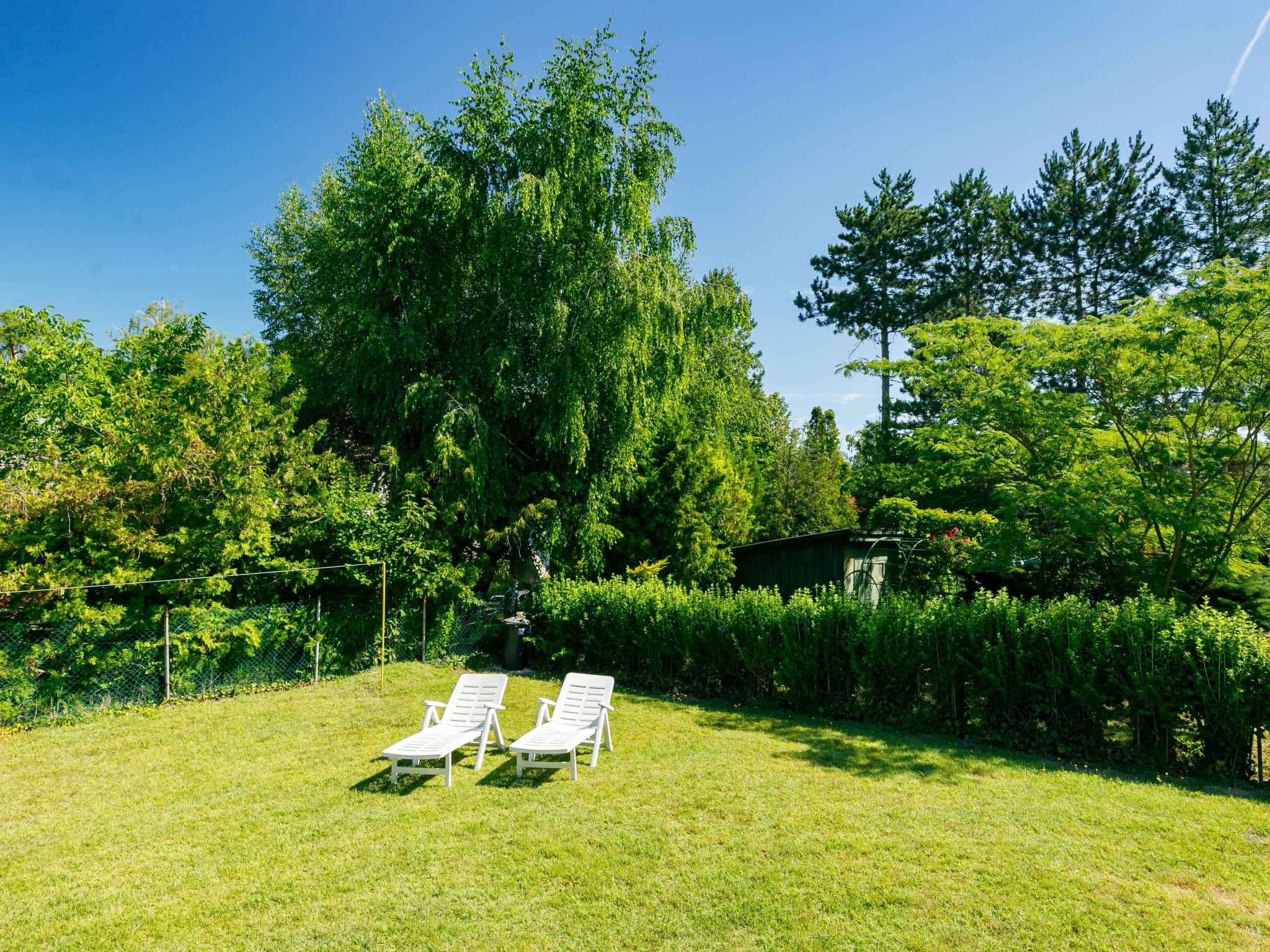 Foto 17 - Casa de 2 quartos em Siófok com jardim e vista para a montanha