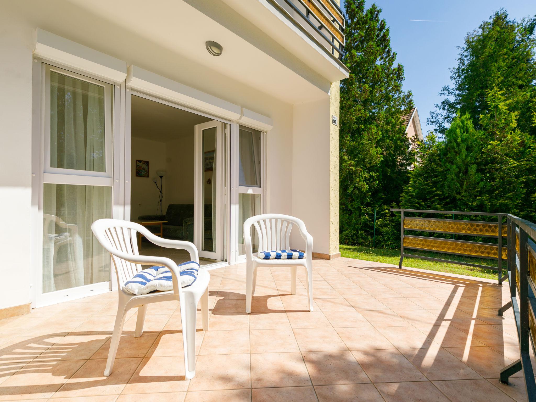 Photo 2 - Maison de 2 chambres à Siófok avec jardin et terrasse