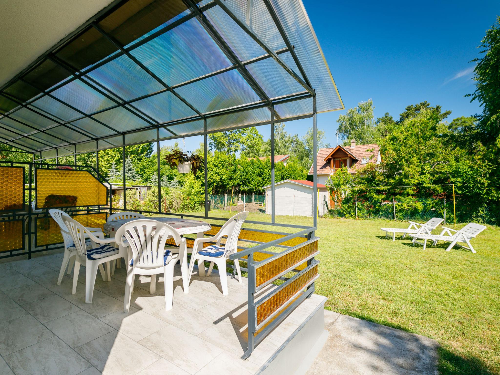 Photo 3 - Maison de 2 chambres à Siófok avec jardin et terrasse