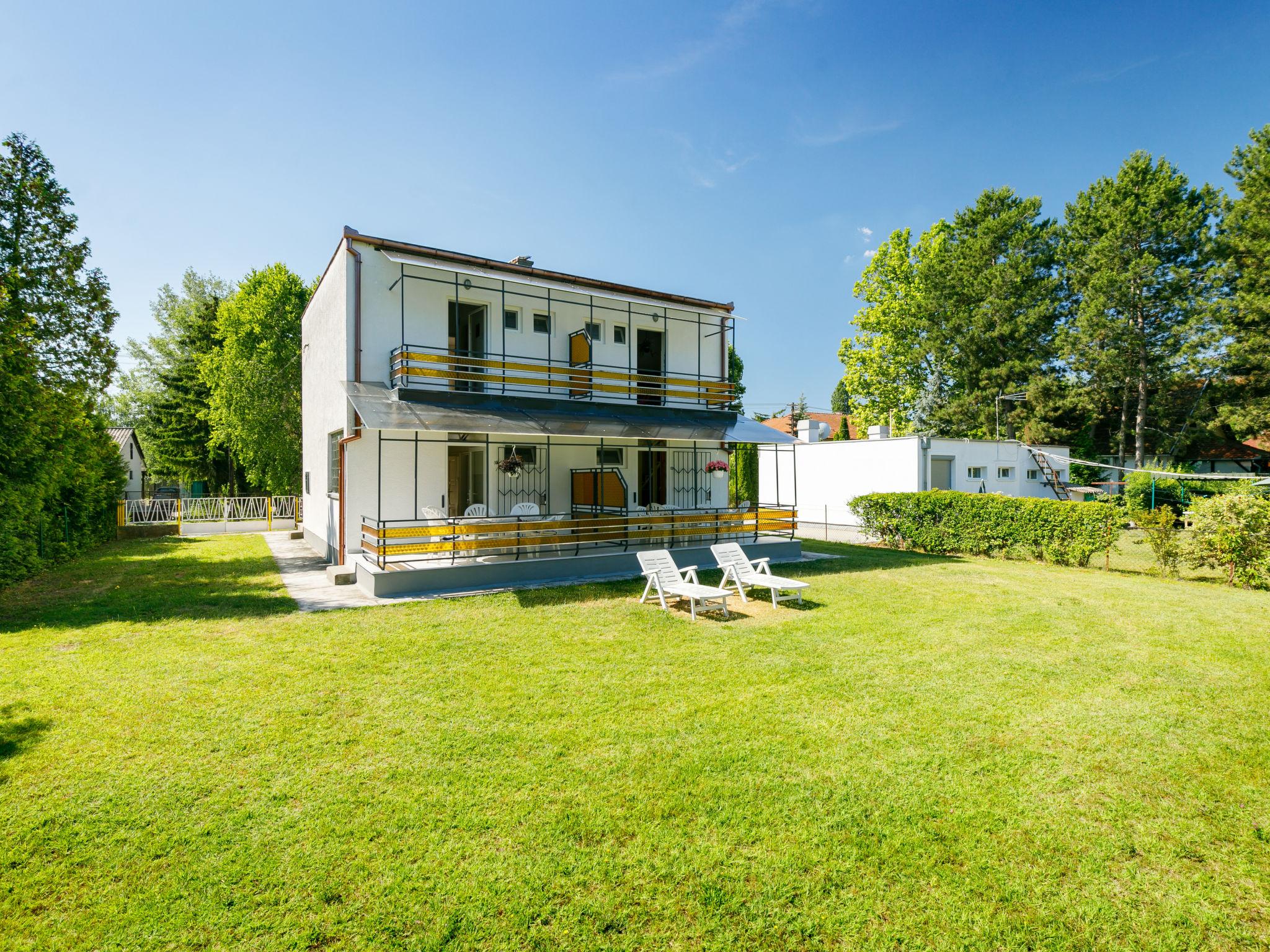 Foto 16 - Casa de 2 quartos em Siófok com jardim e terraço