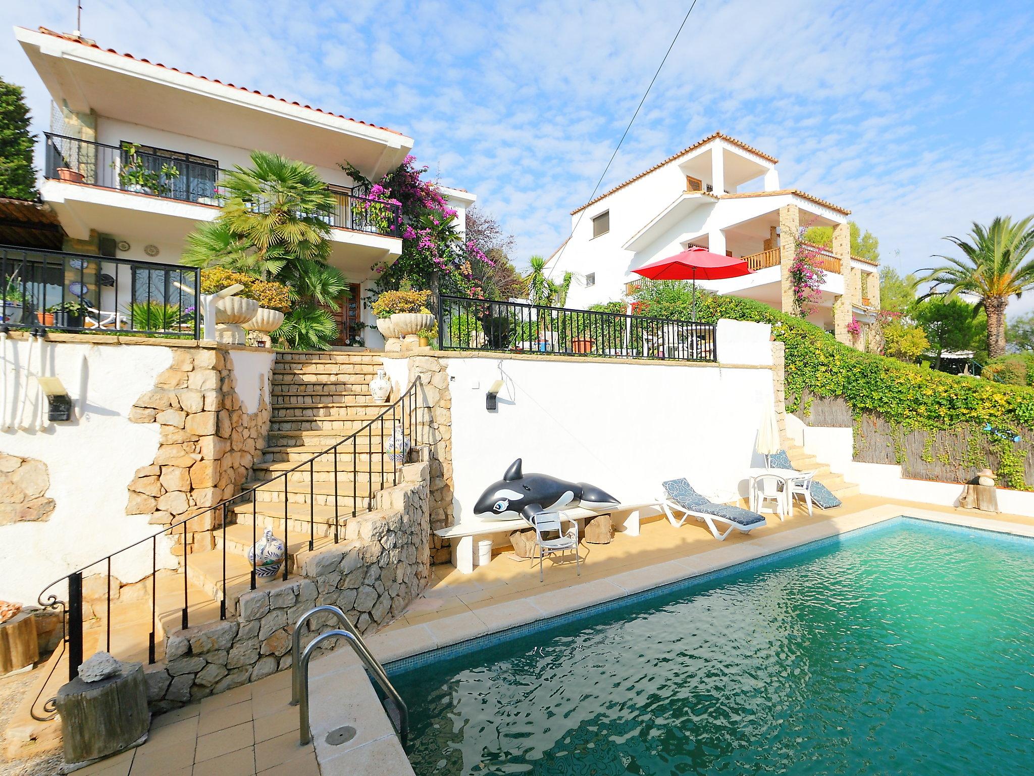 Foto 1 - Casa de 6 quartos em El Vendrell com piscina privada e vistas do mar