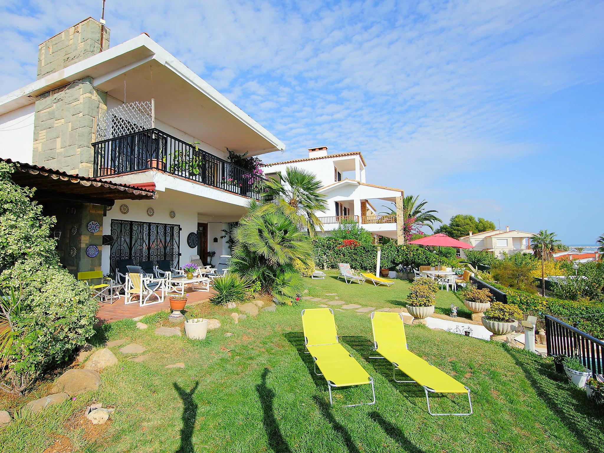 Foto 5 - Casa de 6 quartos em El Vendrell com piscina privada e vistas do mar