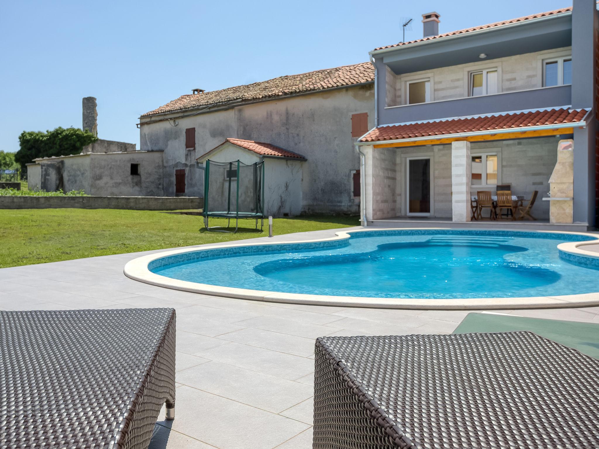 Photo 20 - Maison de 2 chambres à Marčana avec piscine privée et jardin