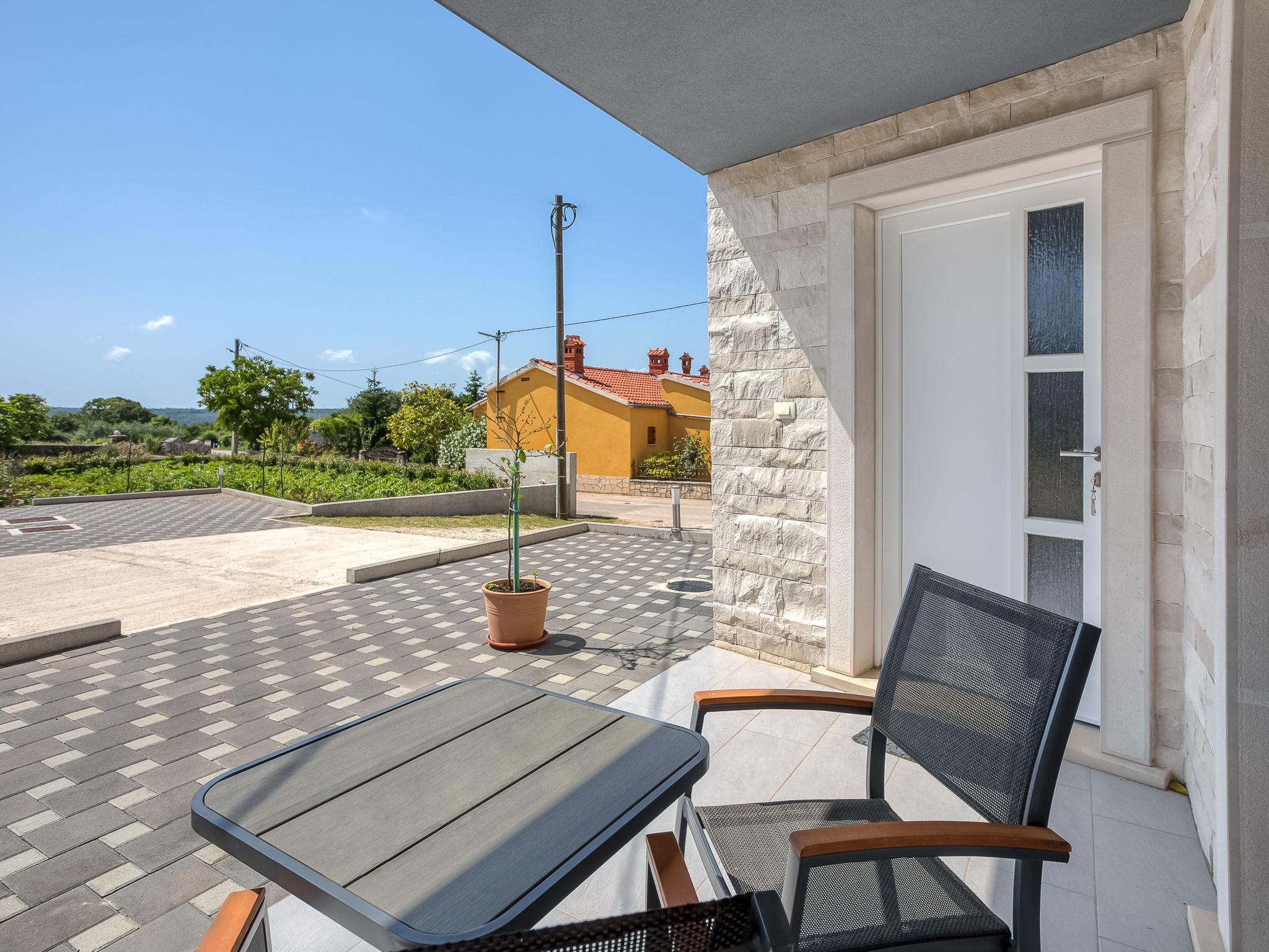 Foto 10 - Casa de 2 quartos em Marčana com piscina privada e vistas do mar