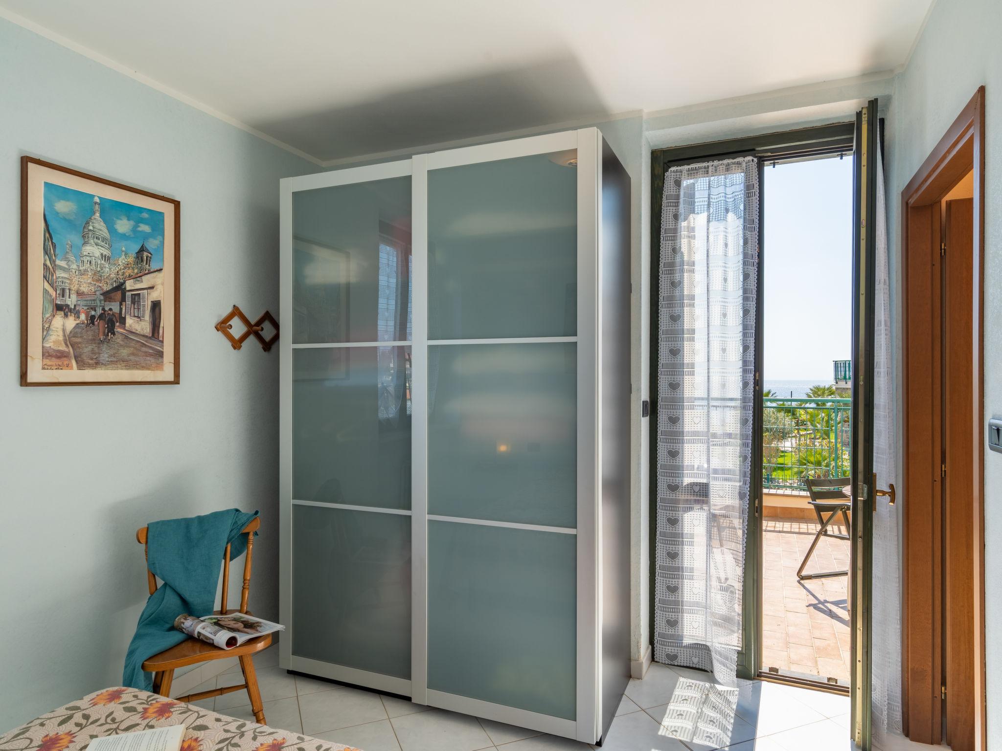 Foto 14 - Apartamento de 1 habitación en Cipressa con piscina y vistas al mar