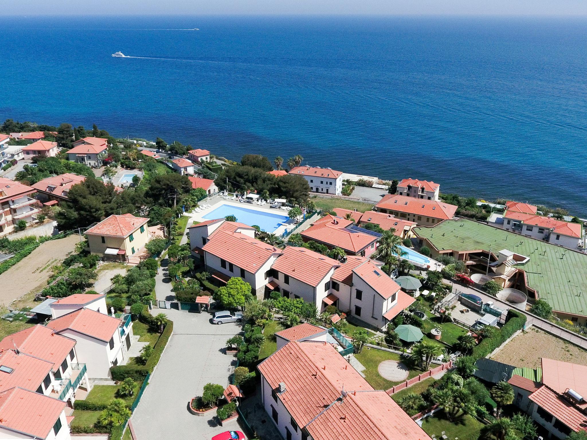 Photo 6 - Appartement de 3 chambres à Cipressa avec piscine et vues à la mer