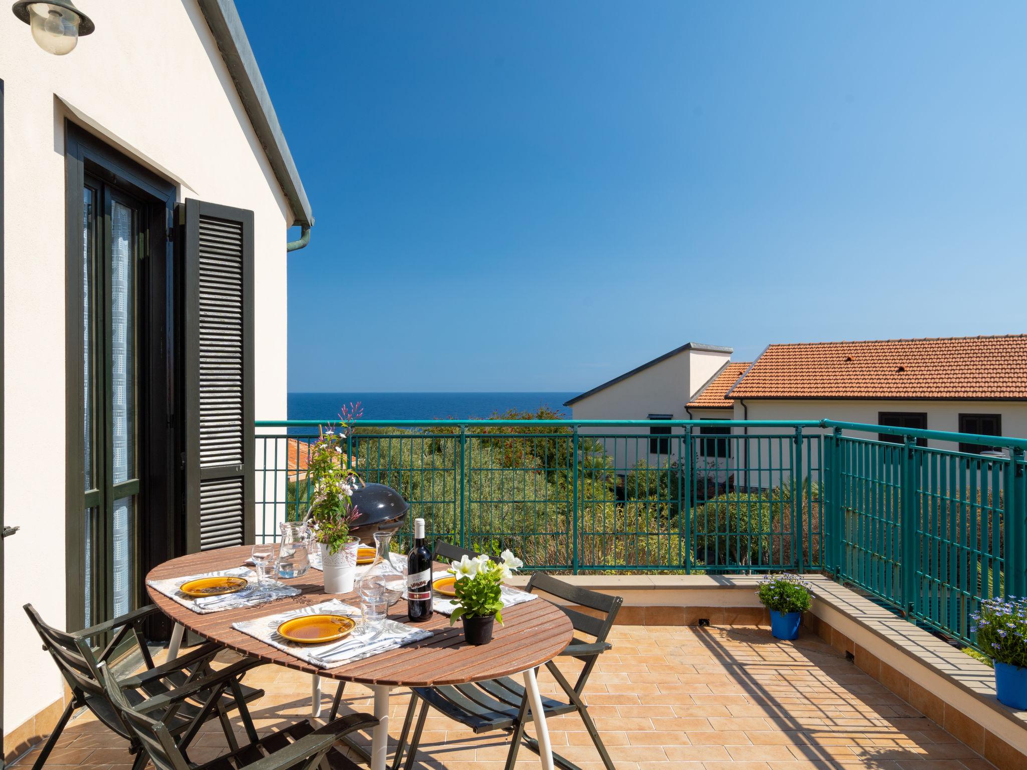 Foto 2 - Apartamento de 1 habitación en Cipressa con piscina y vistas al mar