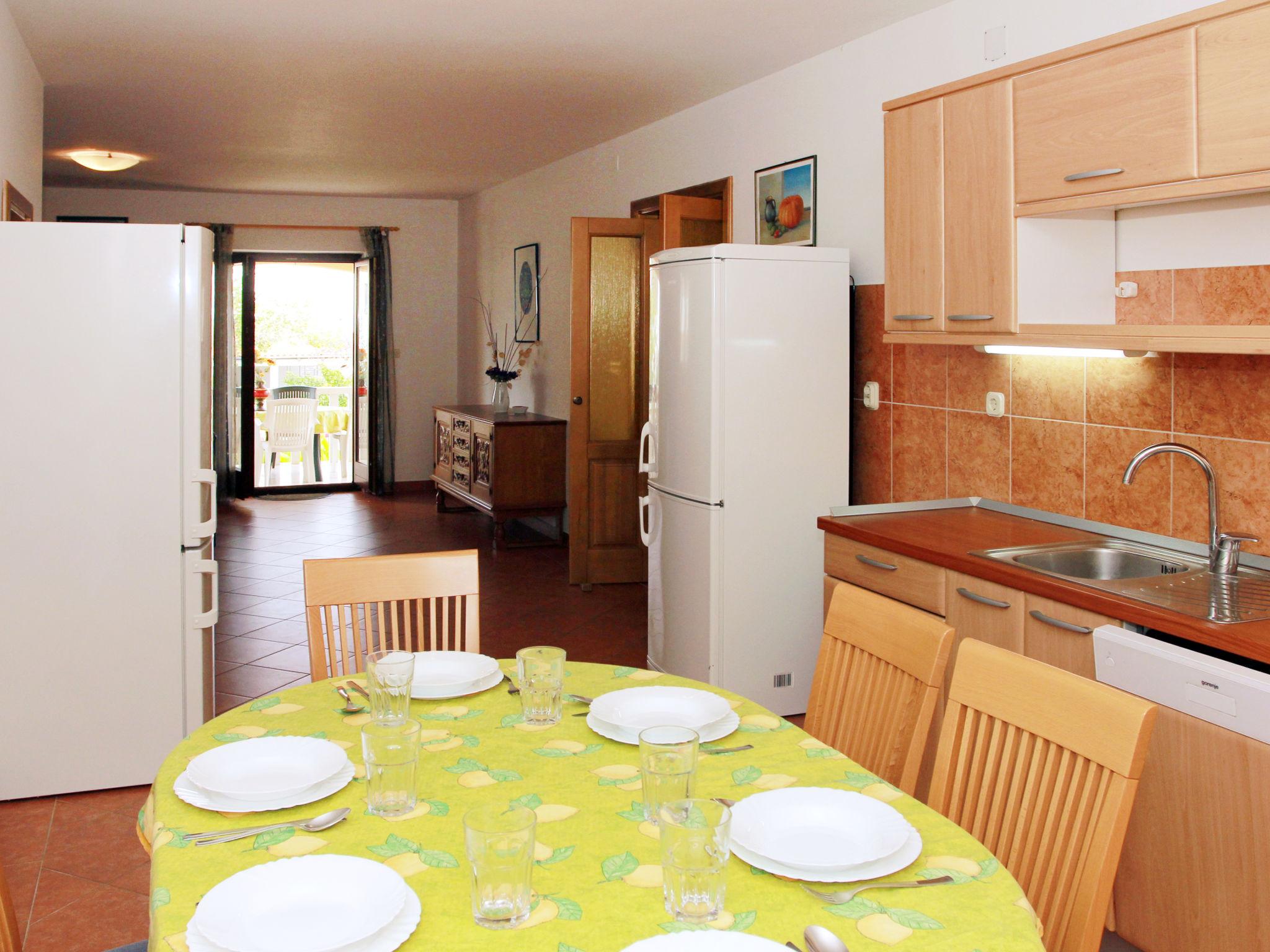 Photo 10 - 6 bedroom House in Supetar with private pool and garden