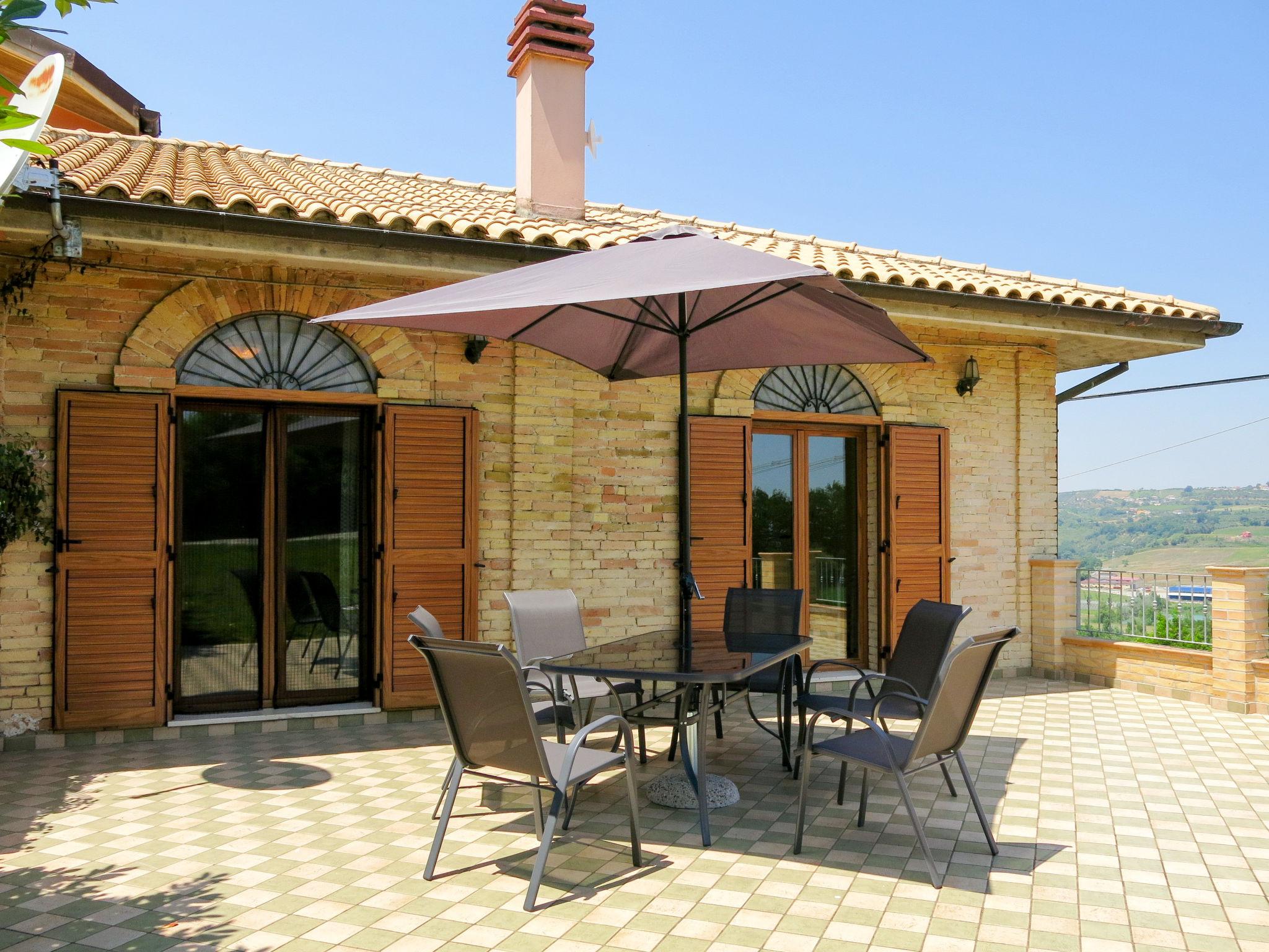 Photo 15 - Maison de 1 chambre à Picciano avec jardin et terrasse