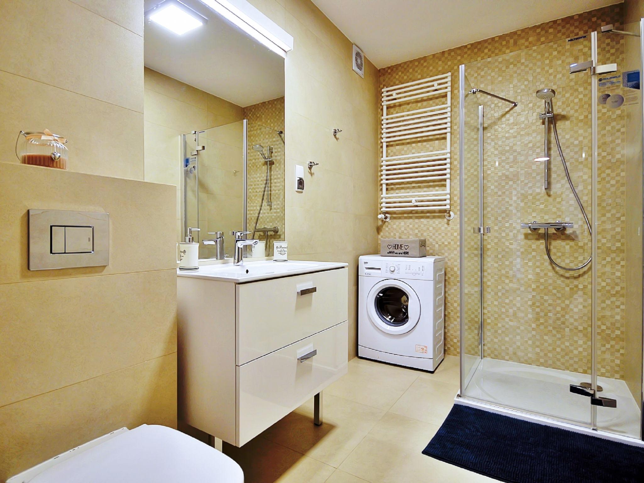 Foto 19 - Apartamento de 1 quarto em Kołobrzeg com piscina e jardim