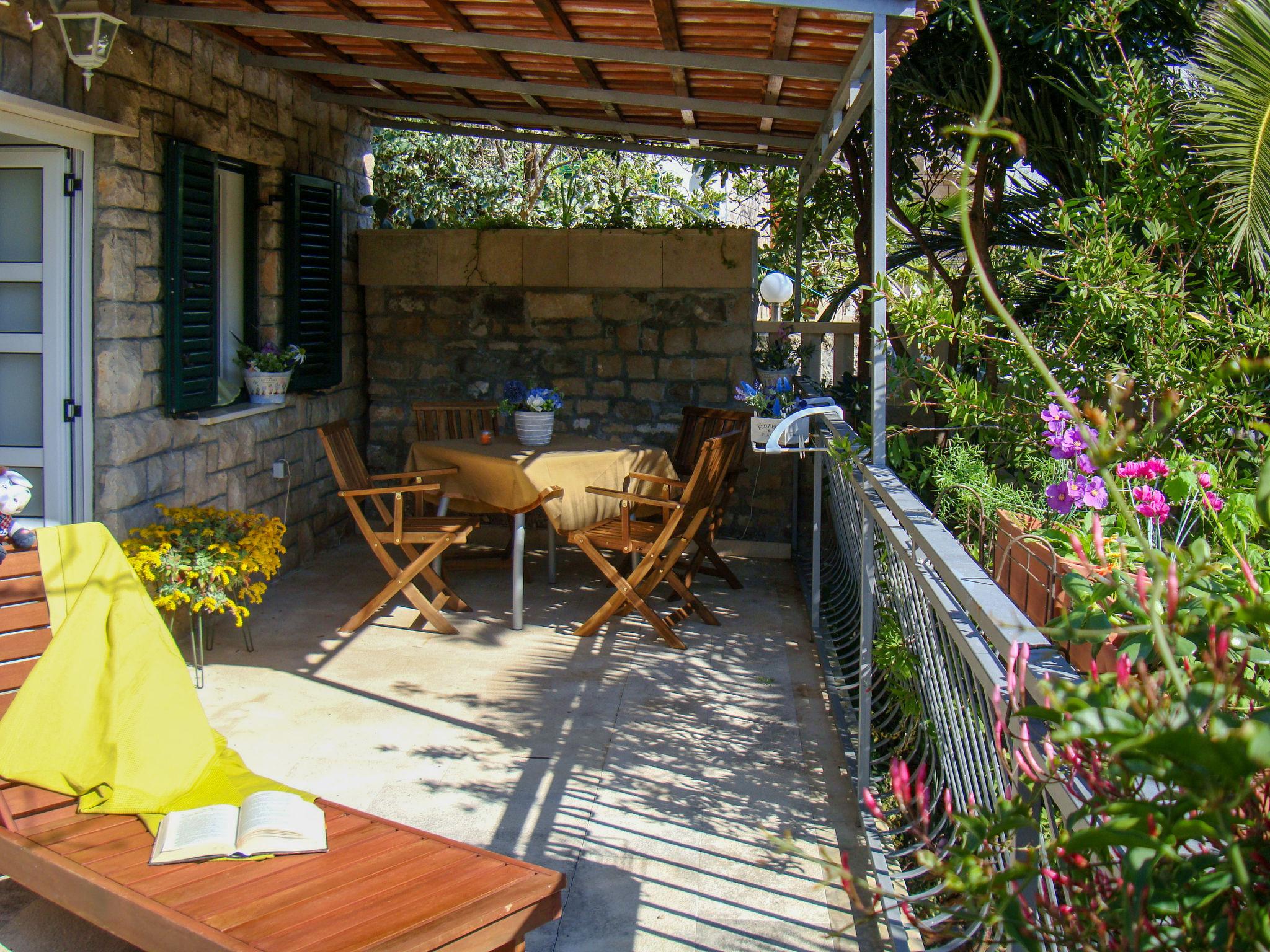 Foto 2 - Casa de 1 quarto em Selca com terraço e vistas do mar
